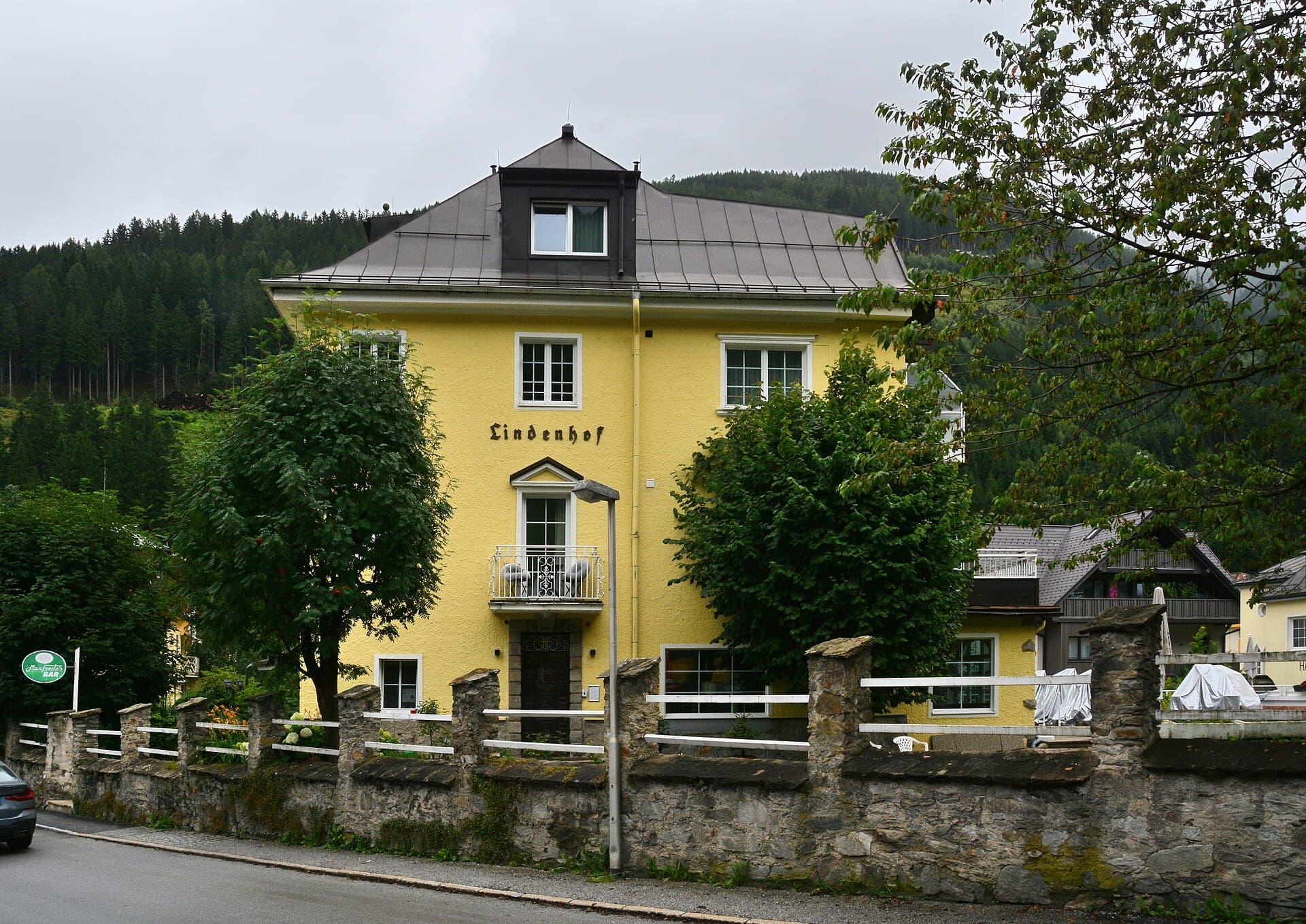 Boutiquehotel Lindenhof (via Wikimedia Commons, CC BY-SA 4.0)