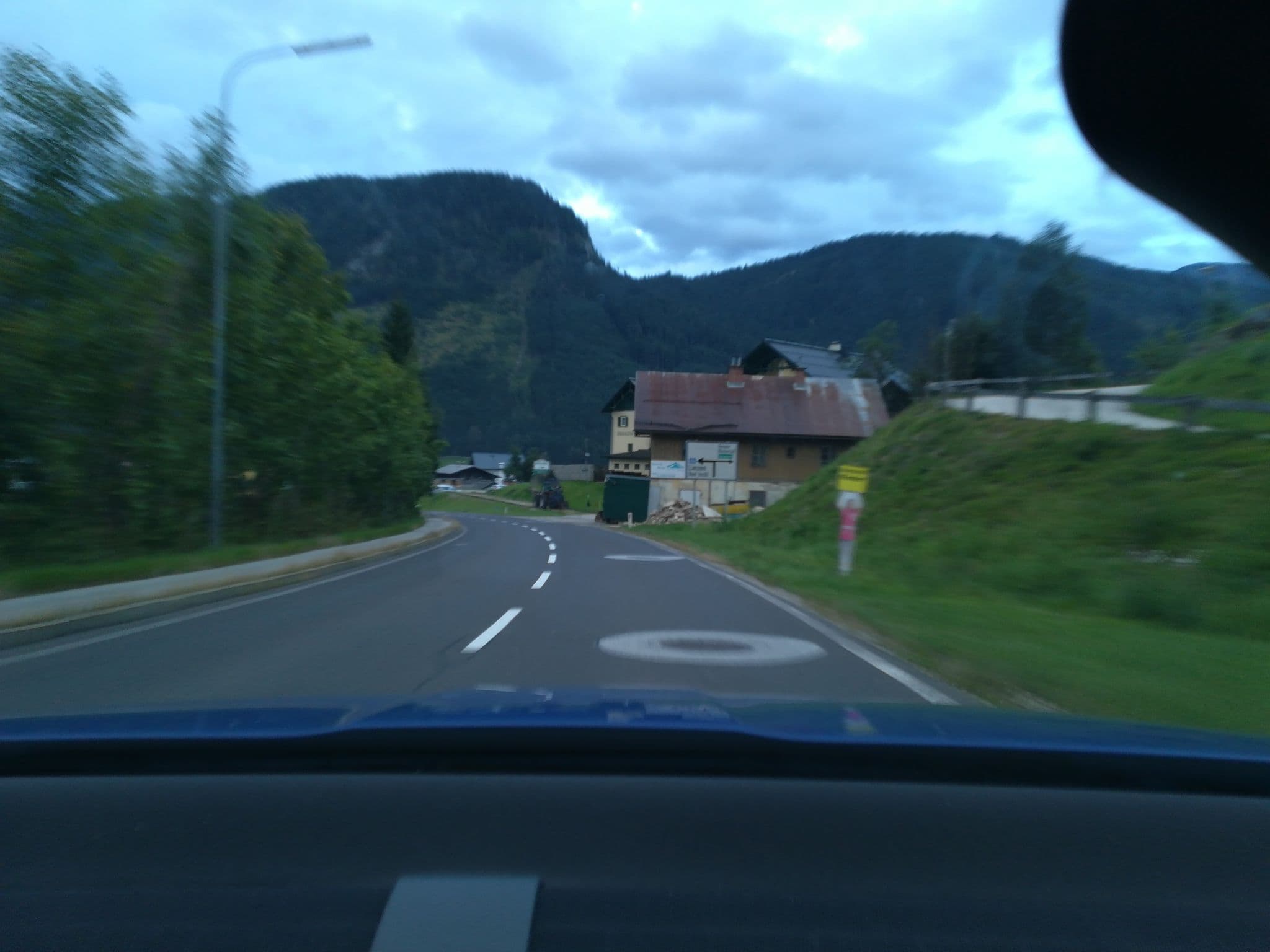 Street view near Ferienwohnung Kunterbut, Gosau — © moses_johann (CC BY-SA · Mapillary)