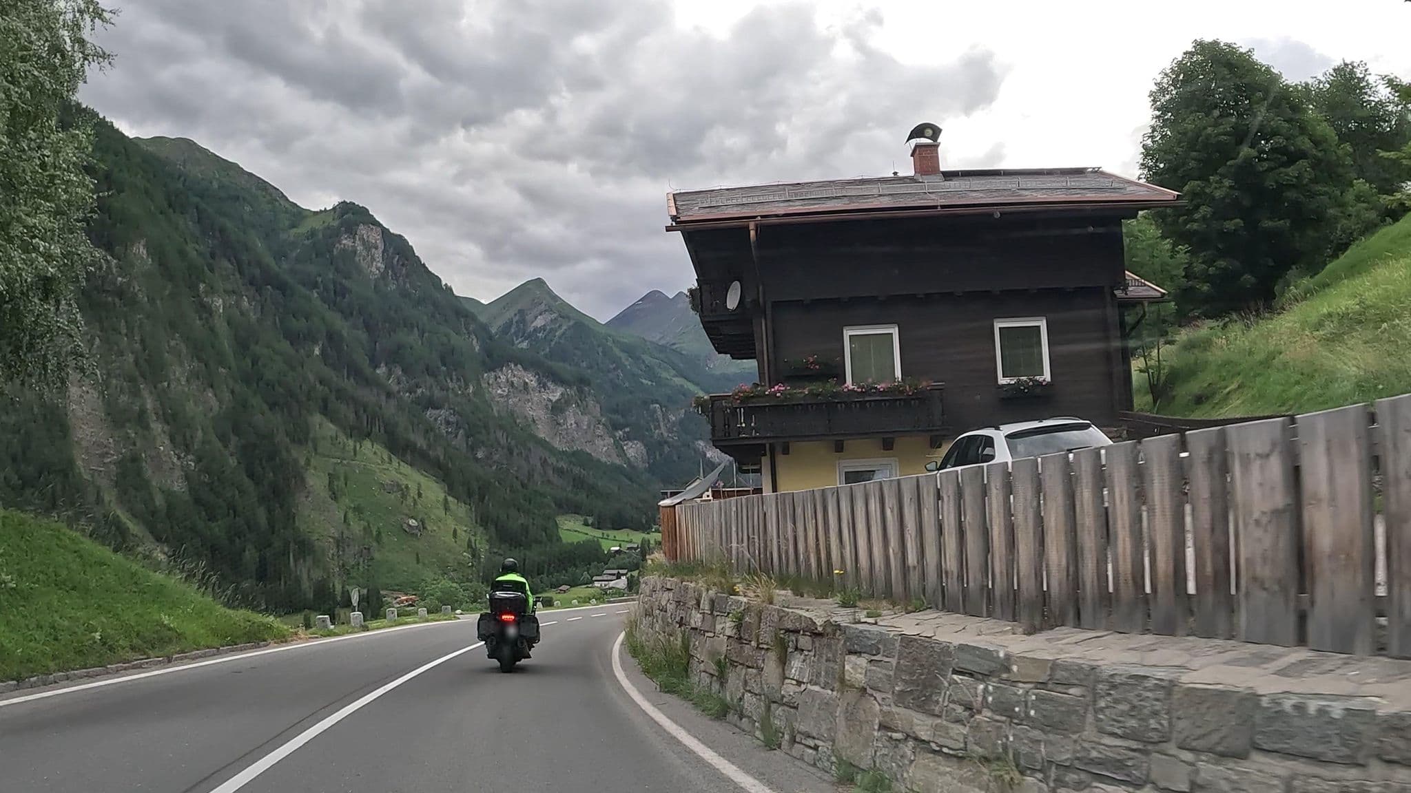 Street view near Ferienhaus Schmidl, Heiligenblut — © stefanro74 (CC BY-SA · Mapillary)