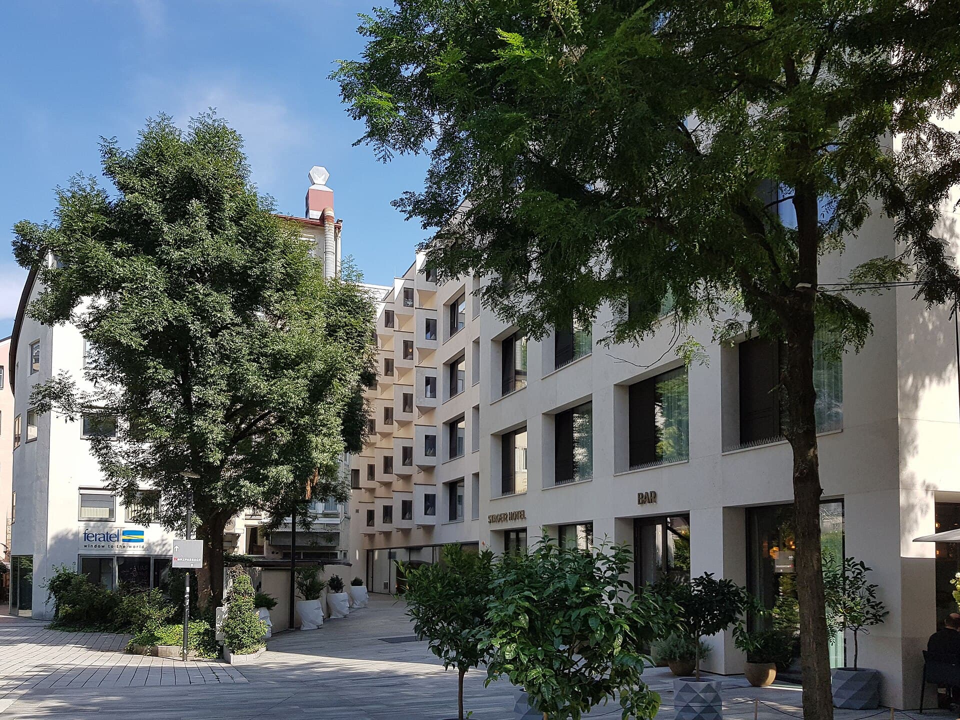STAGE 12 - Hotel by Penz (via Wikimedia Commons, CC BY-SA 4.0)