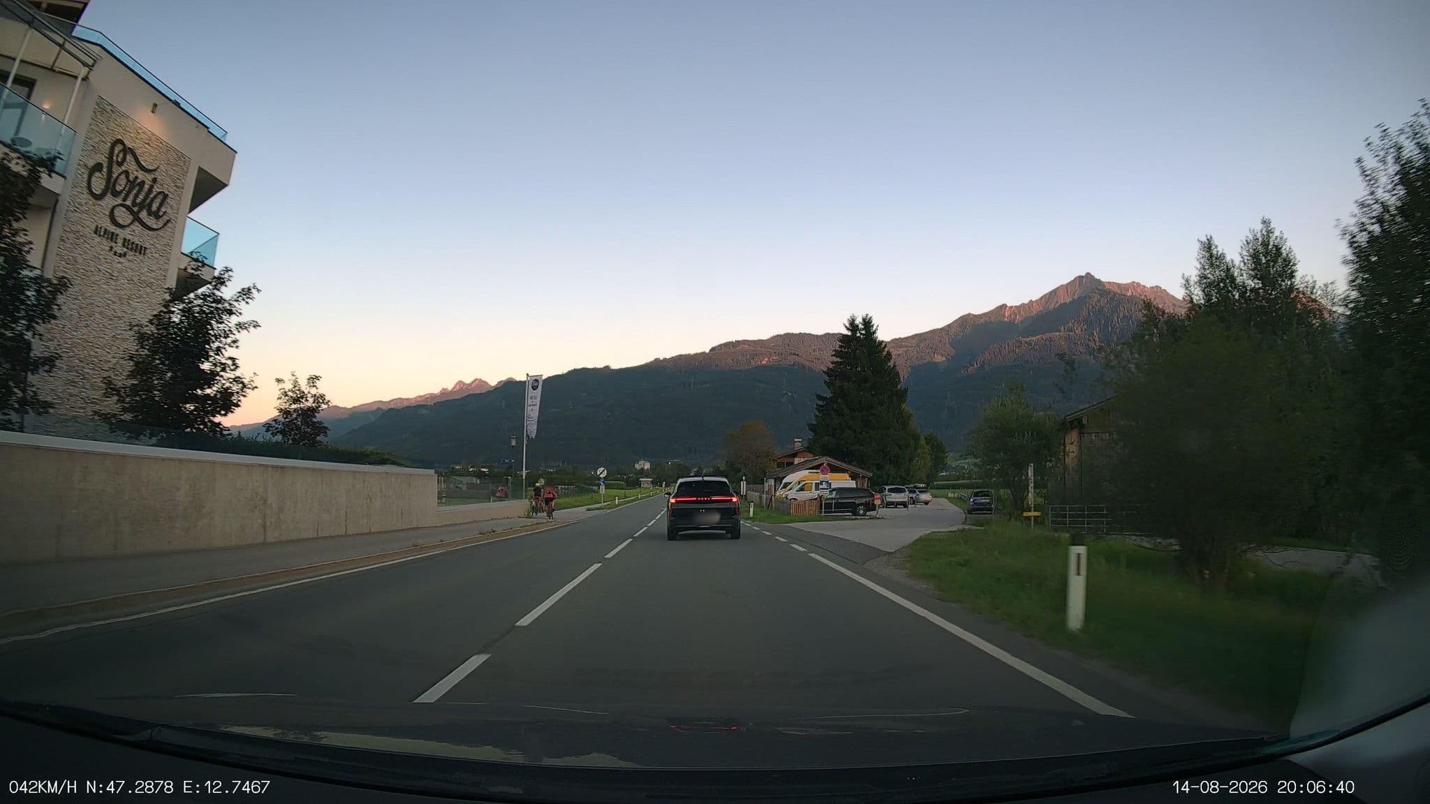 Street view near Sonja Alpine Resort, Kaprun — © heetENkoel (CC BY-SA · Mapillary)