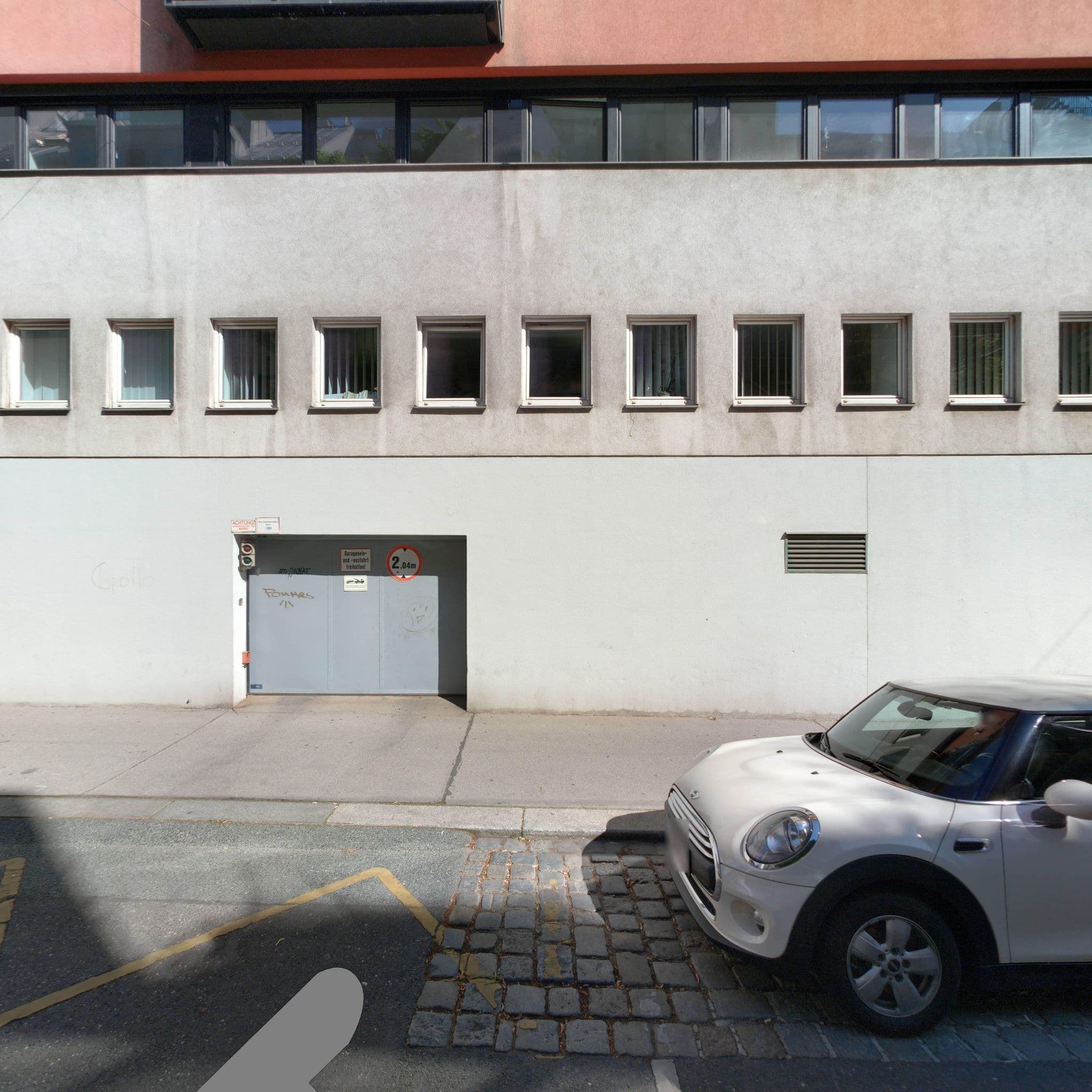 Street view near Pension Reimer - Inh. Marcel-Andre Mattis, Neubau — © eliasgander (CC BY-SA · Mapillary)