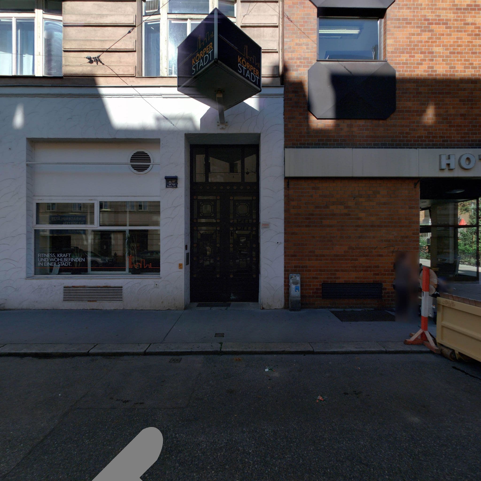 Street view near Hotel Kaffeemühle Wien, Neubau — © eliasgander (CC BY-SA · Mapillary)