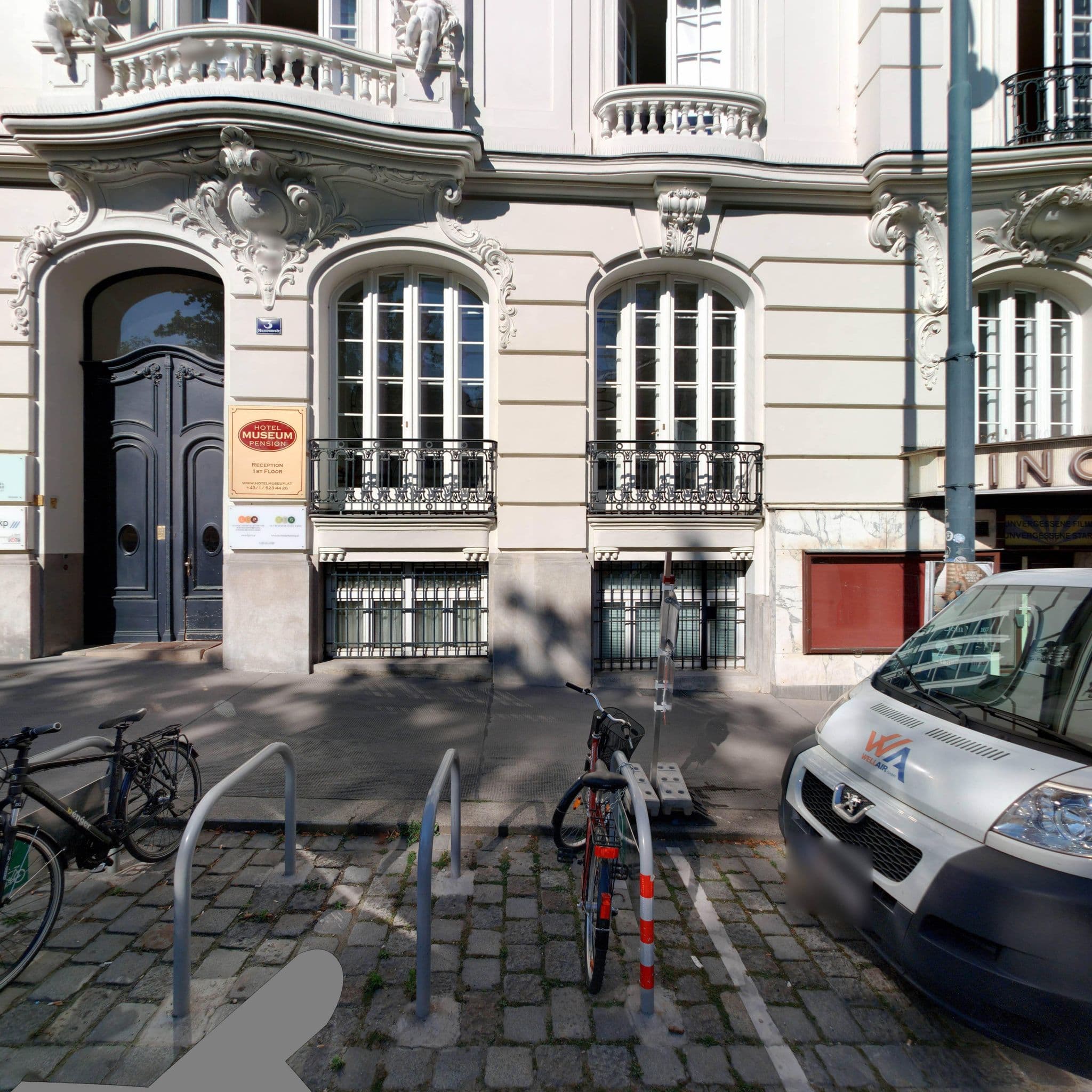 Street view near Hotel-Pension Museum, Neubau — © eliasgander (CC BY-SA · Mapillary)