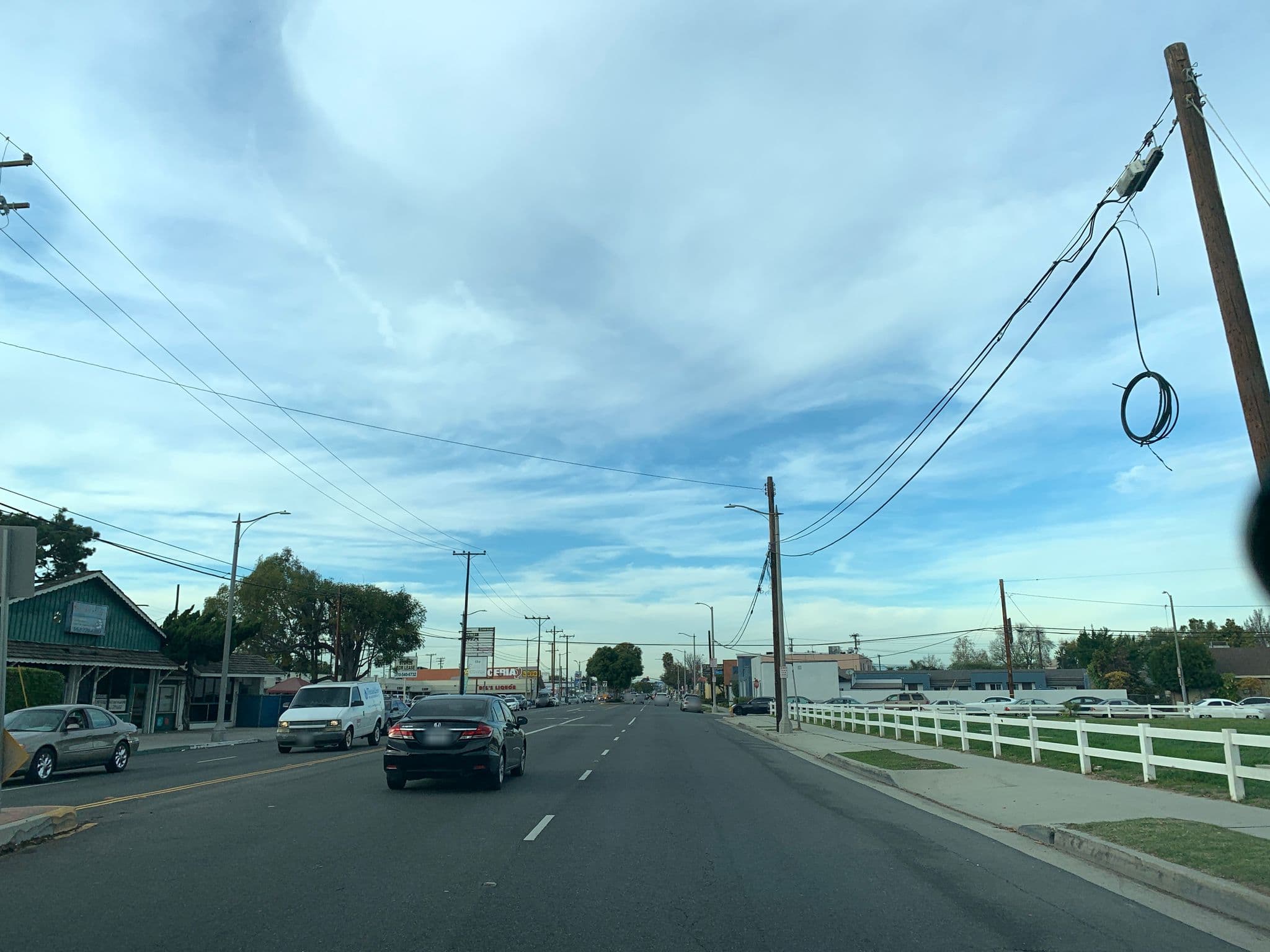 Street view near Walls Motel Long Beach, Signal Hill — © turne514 (CC BY-SA · Mapillary)