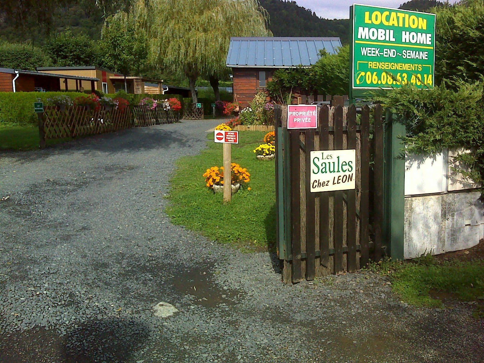 Street view near La Plage, Besse-et-Saint-Anastaise — © bernardvoyageur (CC BY-SA · Mapillary)