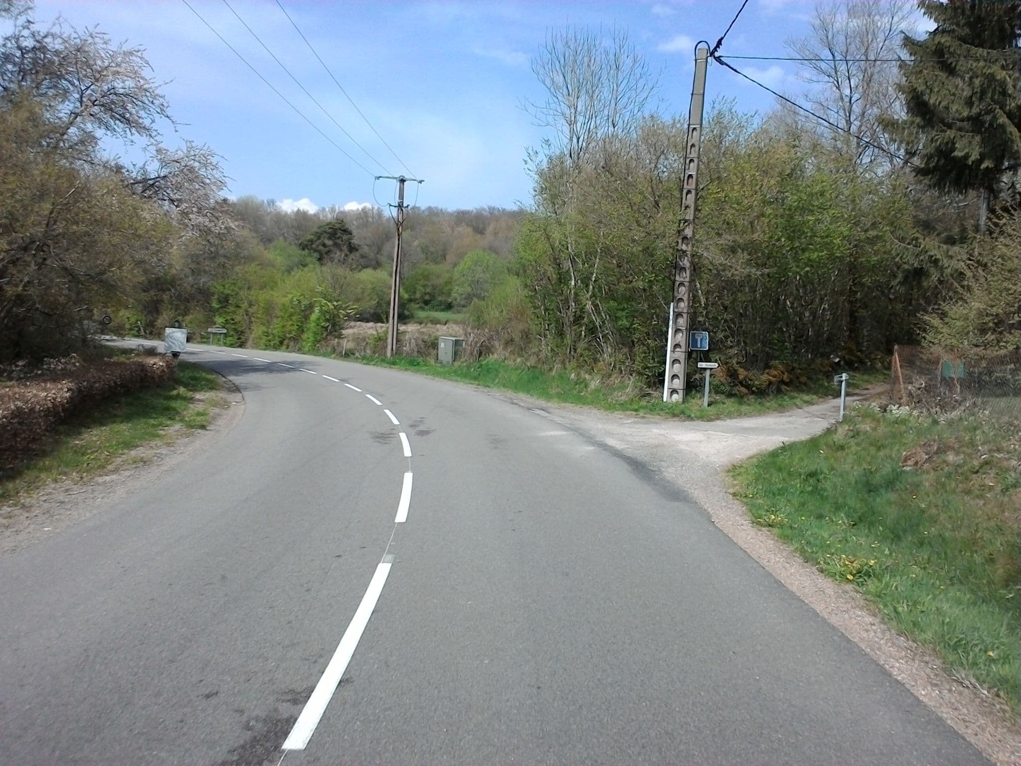 Street view near Chalet le Cerney – Domaine des Fontaines, Saulieu — © mprins (CC BY-SA · Mapillary)