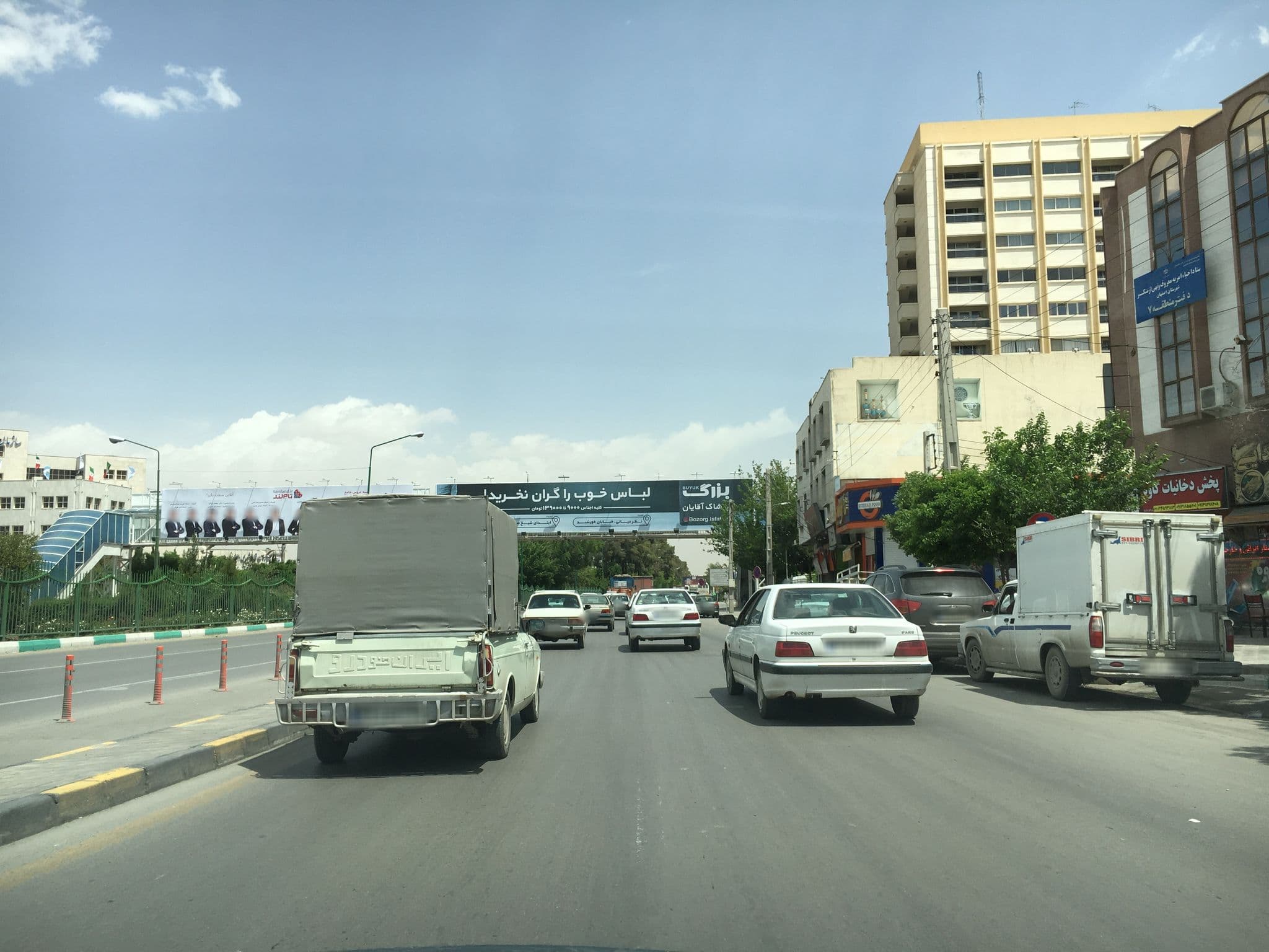 Street view near Pol & Park Hotel | هتل پل و پارک, Isfahan — © bigbang001 (CC BY-SA · Mapillary)