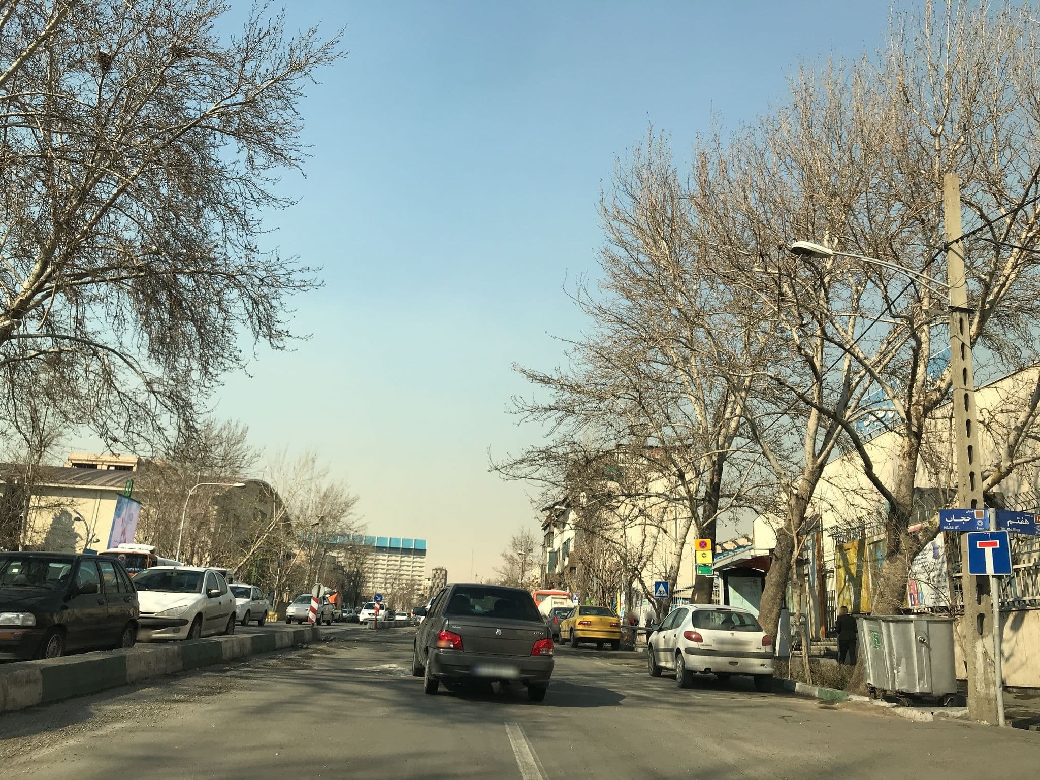 Street view near Hejab hotel| هتل حجاب, Tehran — © bigbang001 (CC BY-SA · Mapillary)