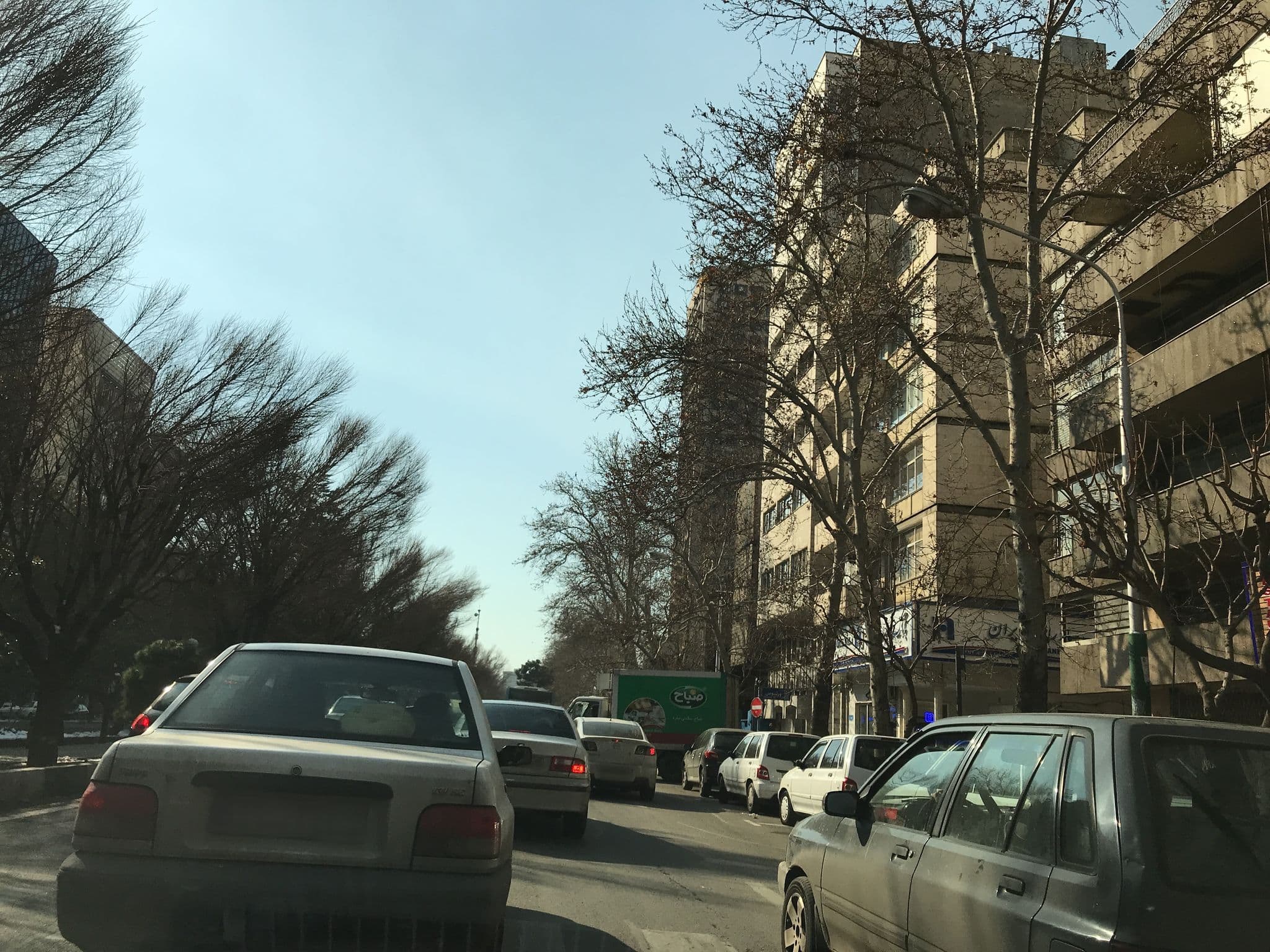 Street view near varnoos hotel, Tehran — © bigbang001 (CC BY-SA · Mapillary)