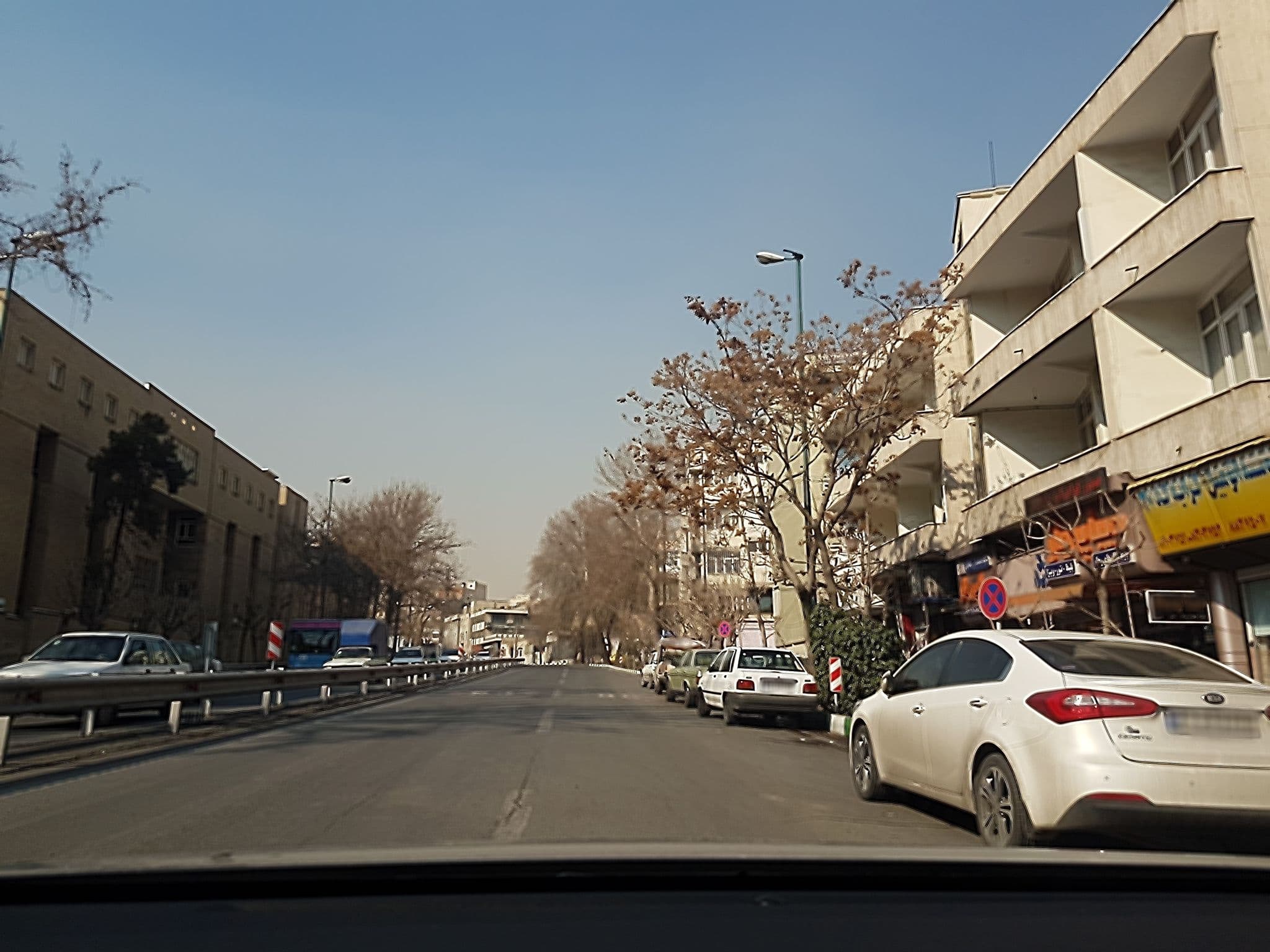 Street view near Irancozyhostel, Tehran — © bigbang001 (CC BY-SA · Mapillary)