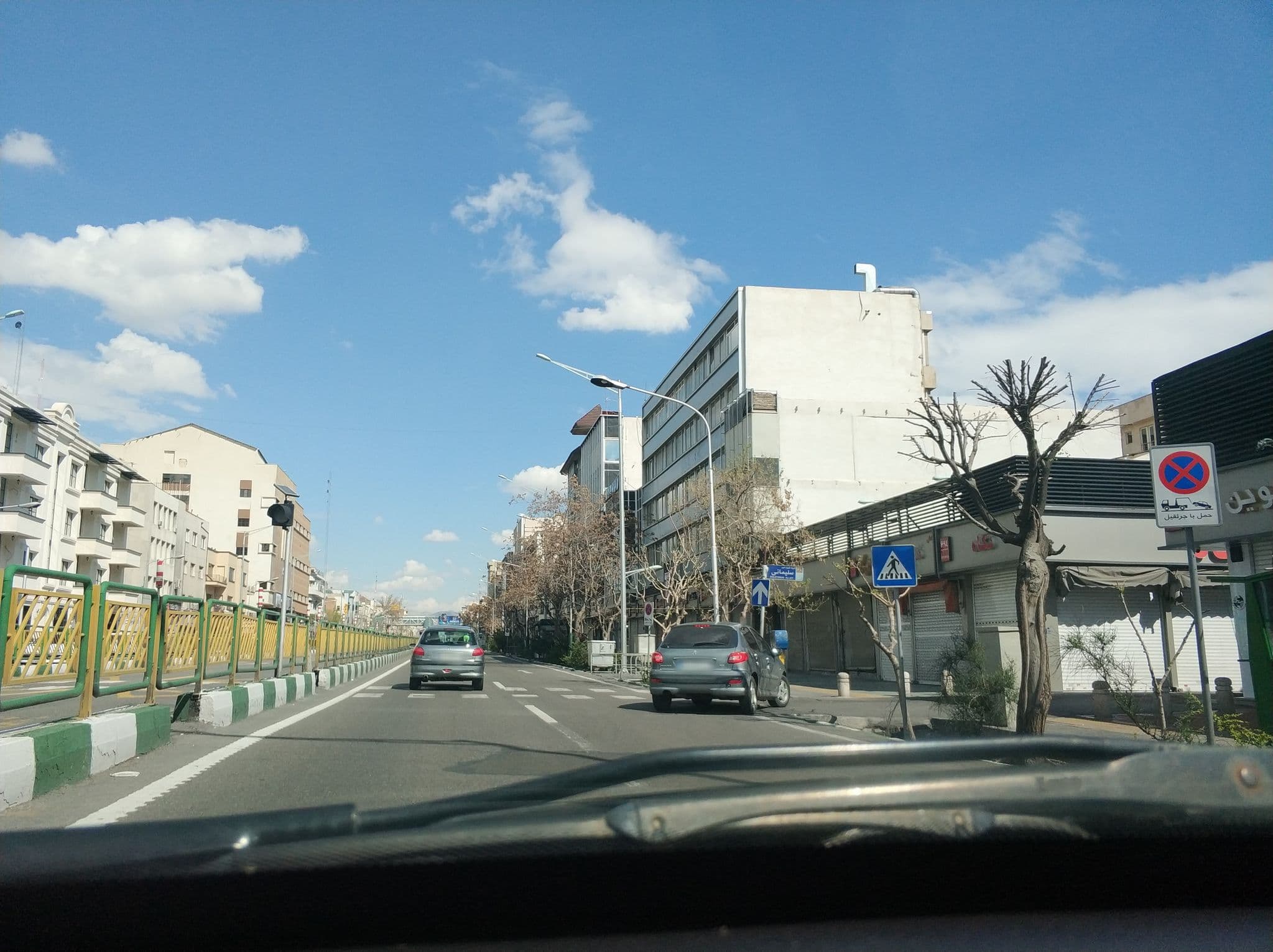 Street view near Tehran Dorsa Hotel | هتل تهران درسا, Tehran — © hota (CC BY-SA · Mapillary)