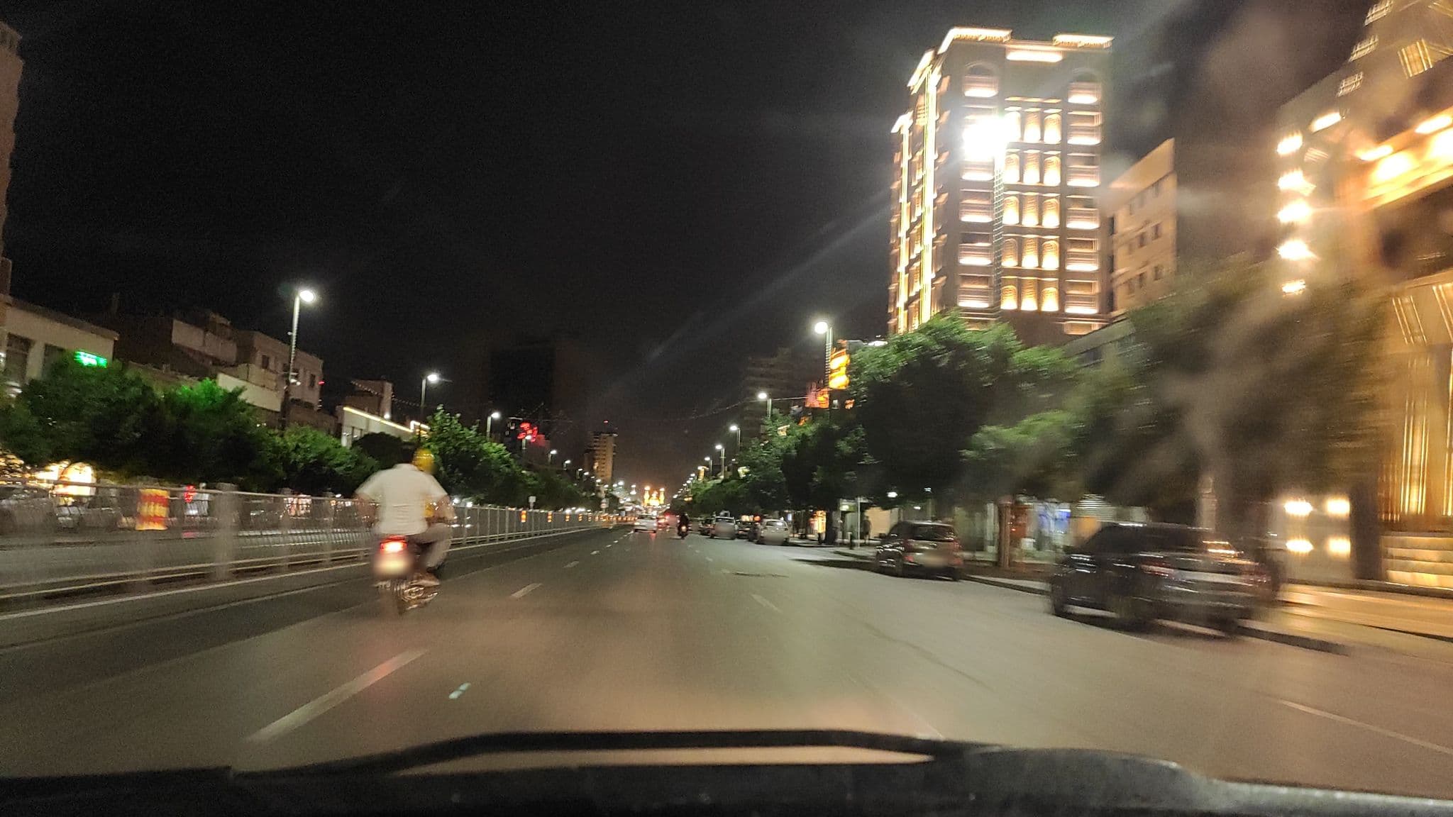 Street view near Almas 2 international hotel|هتل بين المللي الماس ٢, Mashhad — © hota (CC BY-SA · Mapillary)
