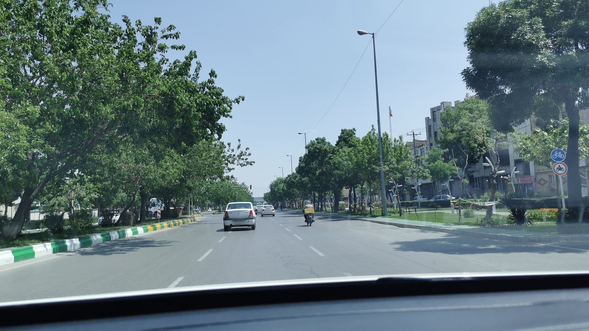 Street view near کامیاب 20, Mashhad — © kesler (CC BY-SA · Mapillary)