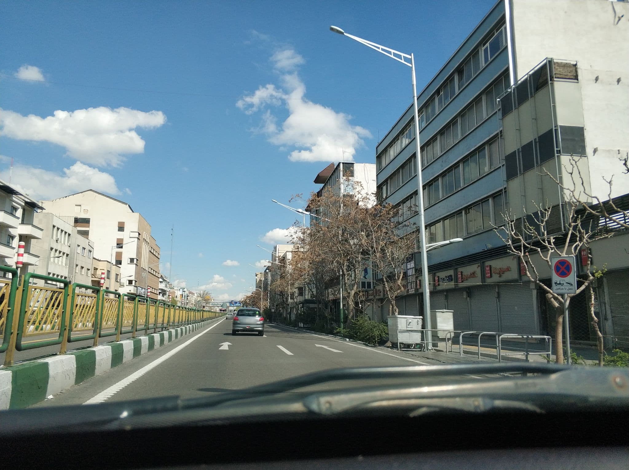 Street view near هتل درسا, Tehran — © hota (CC BY-SA · Mapillary)