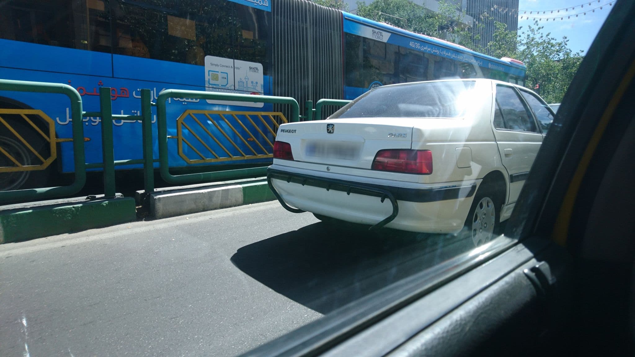 Street view near هتل وصال, Tehran — © shahshahr (CC BY-SA · Mapillary)
