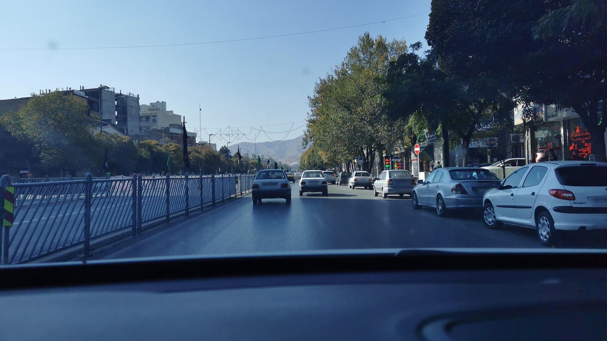 Street view near Ghasr Talaee International Hotel | هتل بين المللى قصر طلایی, Mashhad — © kesler (CC BY-SA · Mapillary)