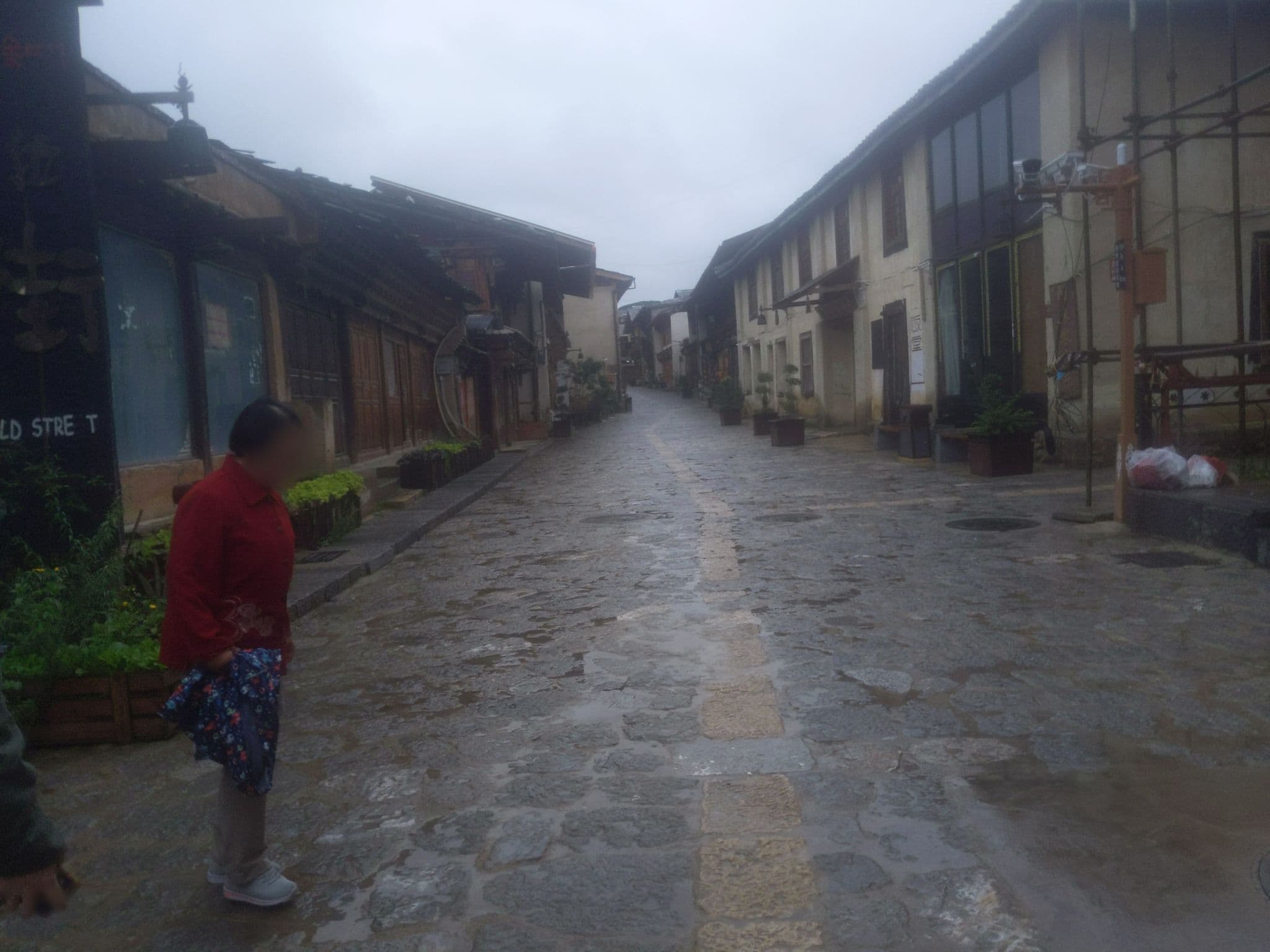 Street view near Karensansui Hotel, Shangri-La — © artoria2e5 (CC BY-SA · Mapillary)