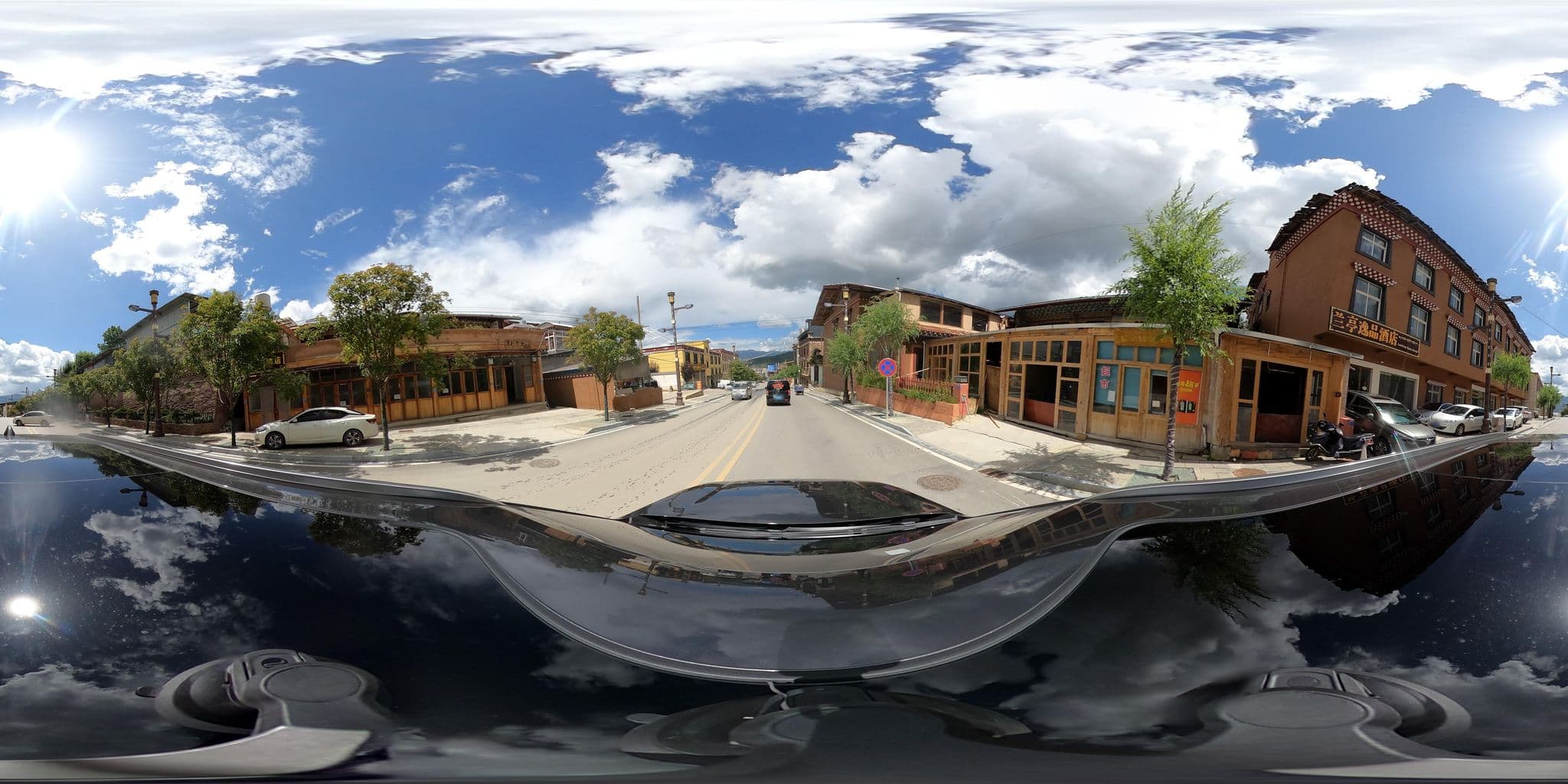 Street view near 云梦商务酒店, Shangri-La — © adirricor (CC BY-SA · Mapillary)