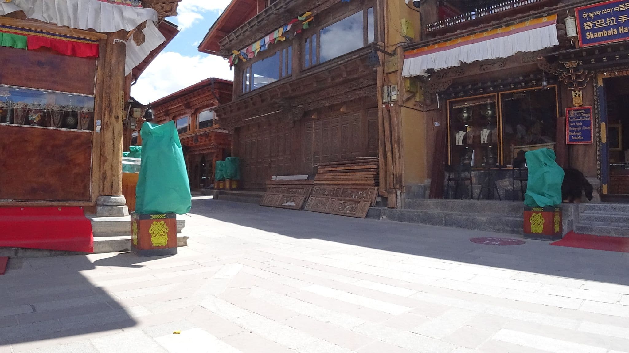 Street view near Ge Sang Garden Inn, Shangri-La — © tobstu (CC BY-SA · Mapillary)
