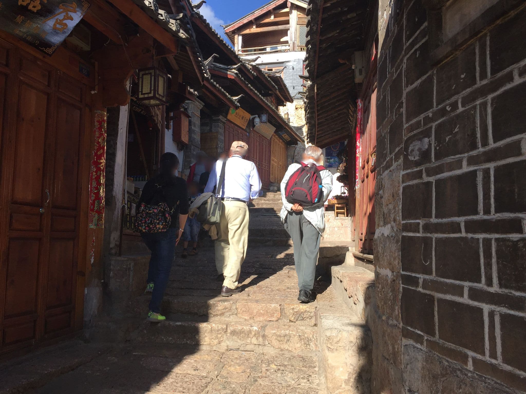 Street view near Mei Xiang Yuan Inn, Lijiang — © kouki (CC BY-SA · Mapillary)