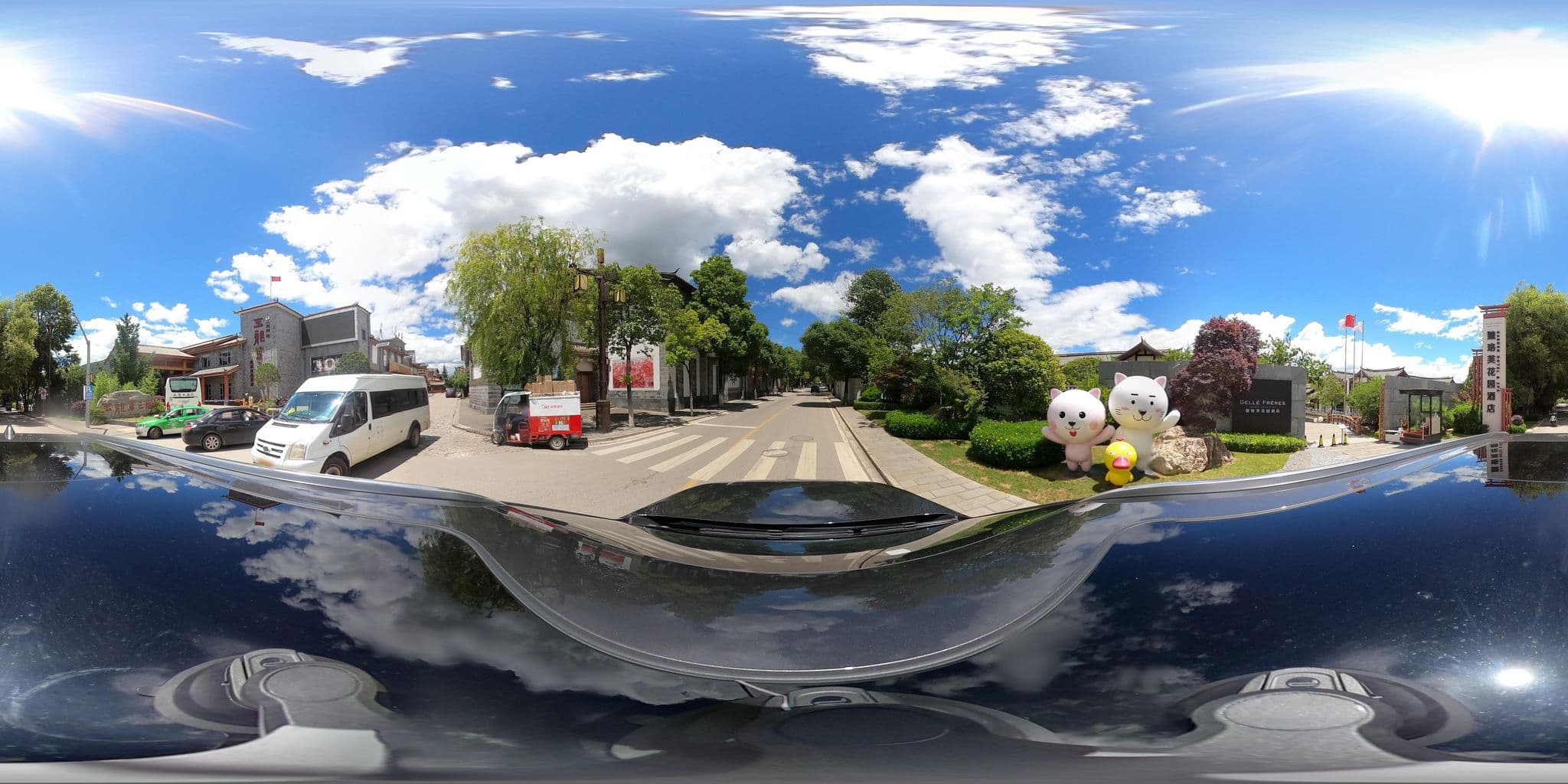 Street view near Lijiang Phoenix Health Holiday Hotel, Lijiang — © adirricor (CC BY-SA · Mapillary)