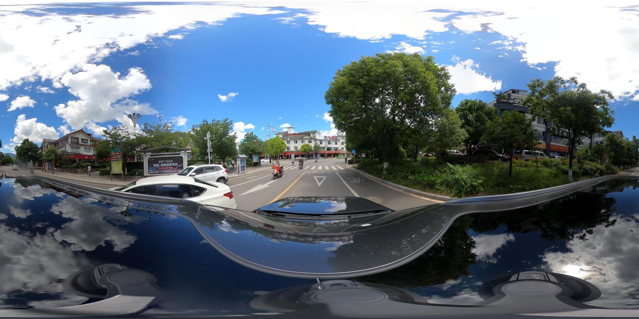 Street view near 星月酒店, Lijiang — © adirricor (CC BY-SA · Mapillary)