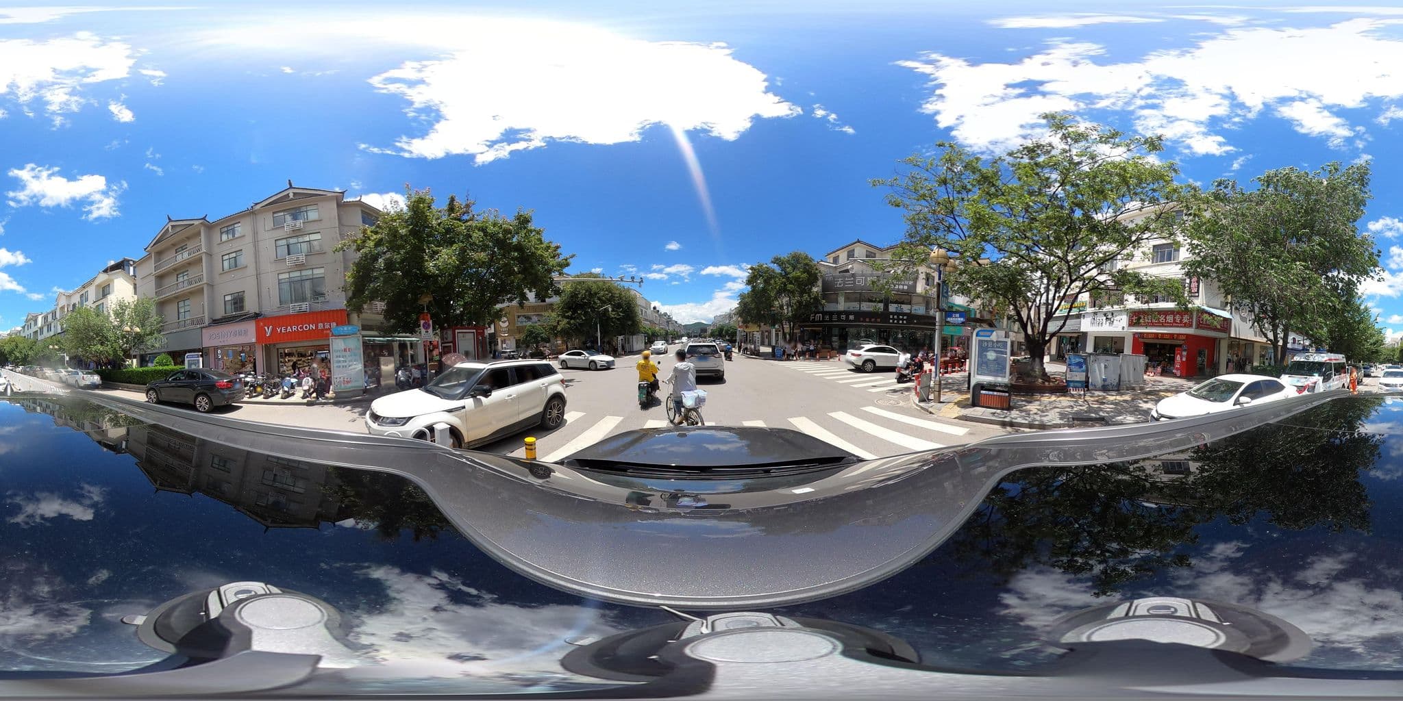 Street view near 丽江和煦雅居酒店, Lijiang — © adirricor (CC BY-SA · Mapillary)