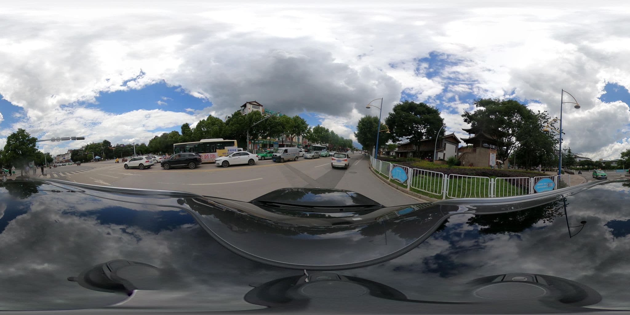 Street view near Lijiang Poyin Bay Luxury Inn, Lijiang — © adirricor (CC BY-SA · Mapillary)