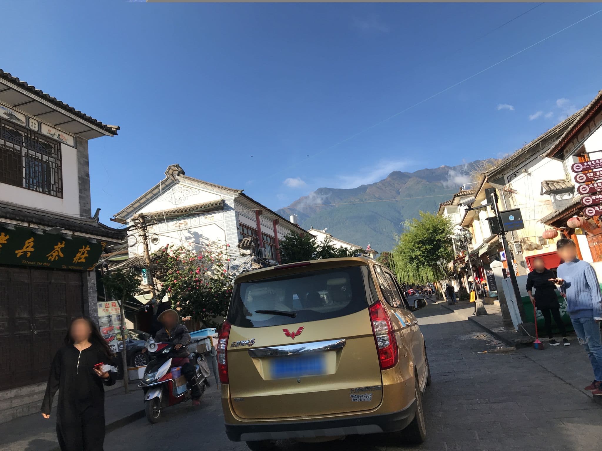Street view near 大理古城春天里花苑, Dali Old Town — © tao (CC BY-SA · Mapillary)