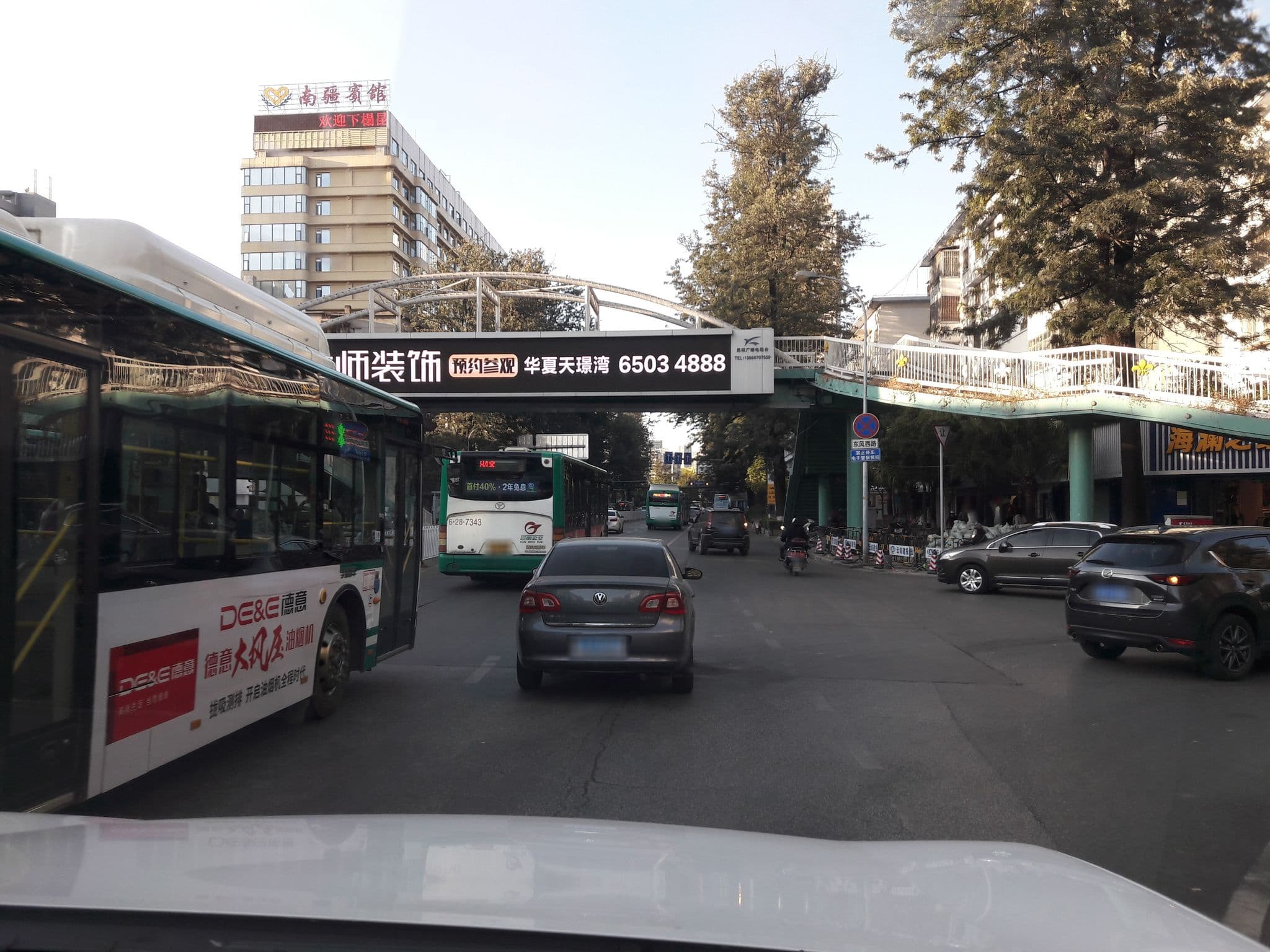 Street view near 弘泰酒店, Kunming — © iang (CC BY-SA · Mapillary)