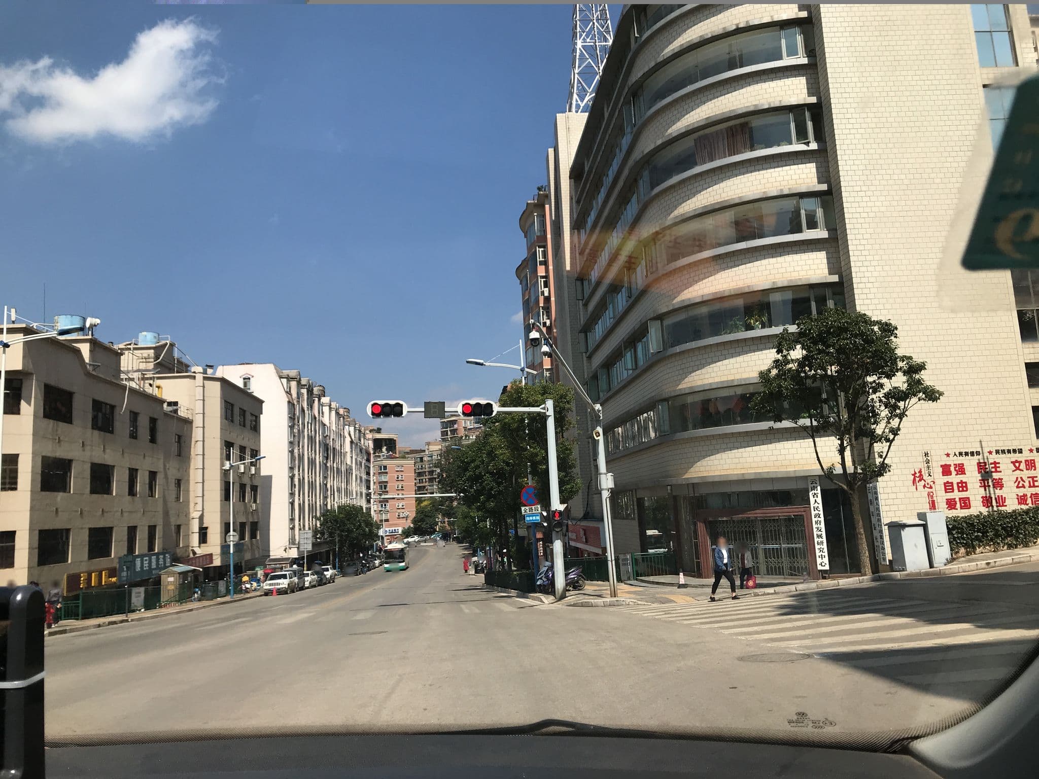Street view near Upland Youth Hostel, Kunming — © tao (CC BY-SA · Mapillary)