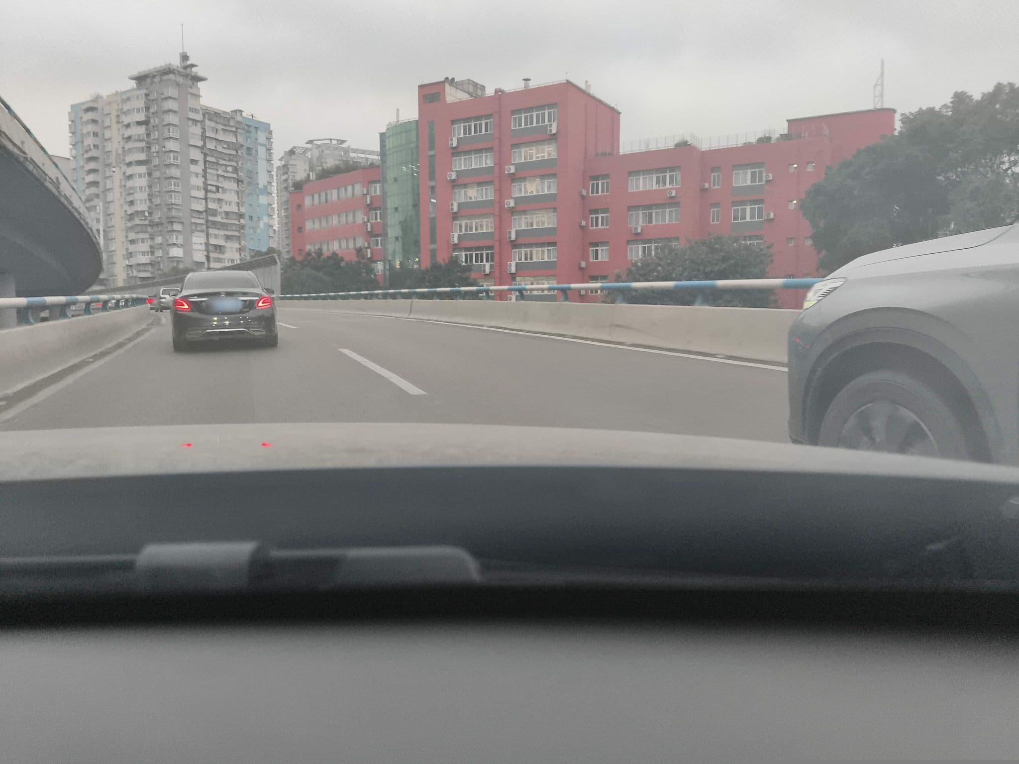 Street view near Holiday inn guangzhou, Chongqing — © fuf (CC BY-SA · Mapillary)