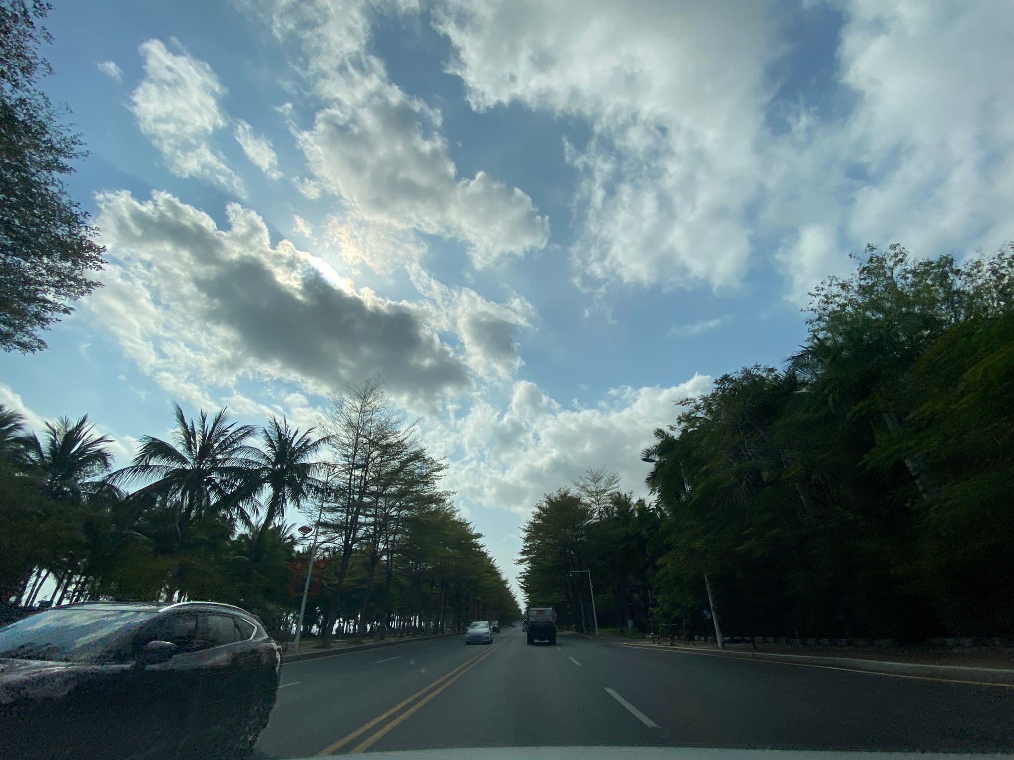 Street view near 三亚渡假村, Sanya — © adirricor (CC BY-SA · Mapillary)