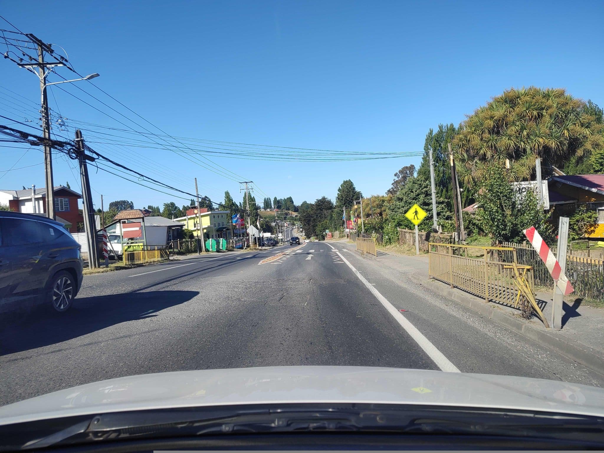 Street view near Cabañas y Camping El Chilote, Castro — © andresduhour (CC BY-SA · Mapillary)