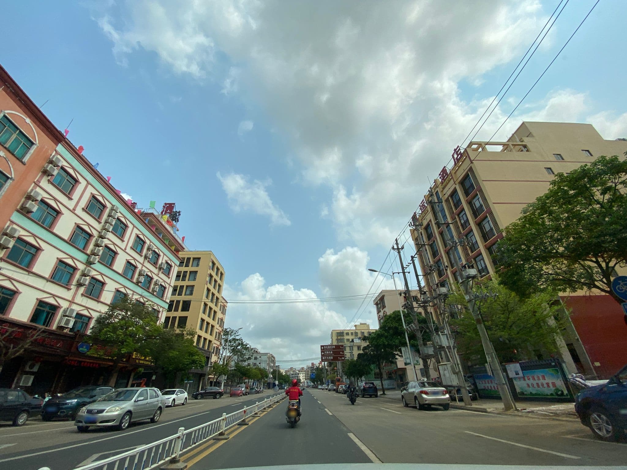 Street view near 鹏运酒店, Wenchang — © adirricor (CC BY-SA · Mapillary)