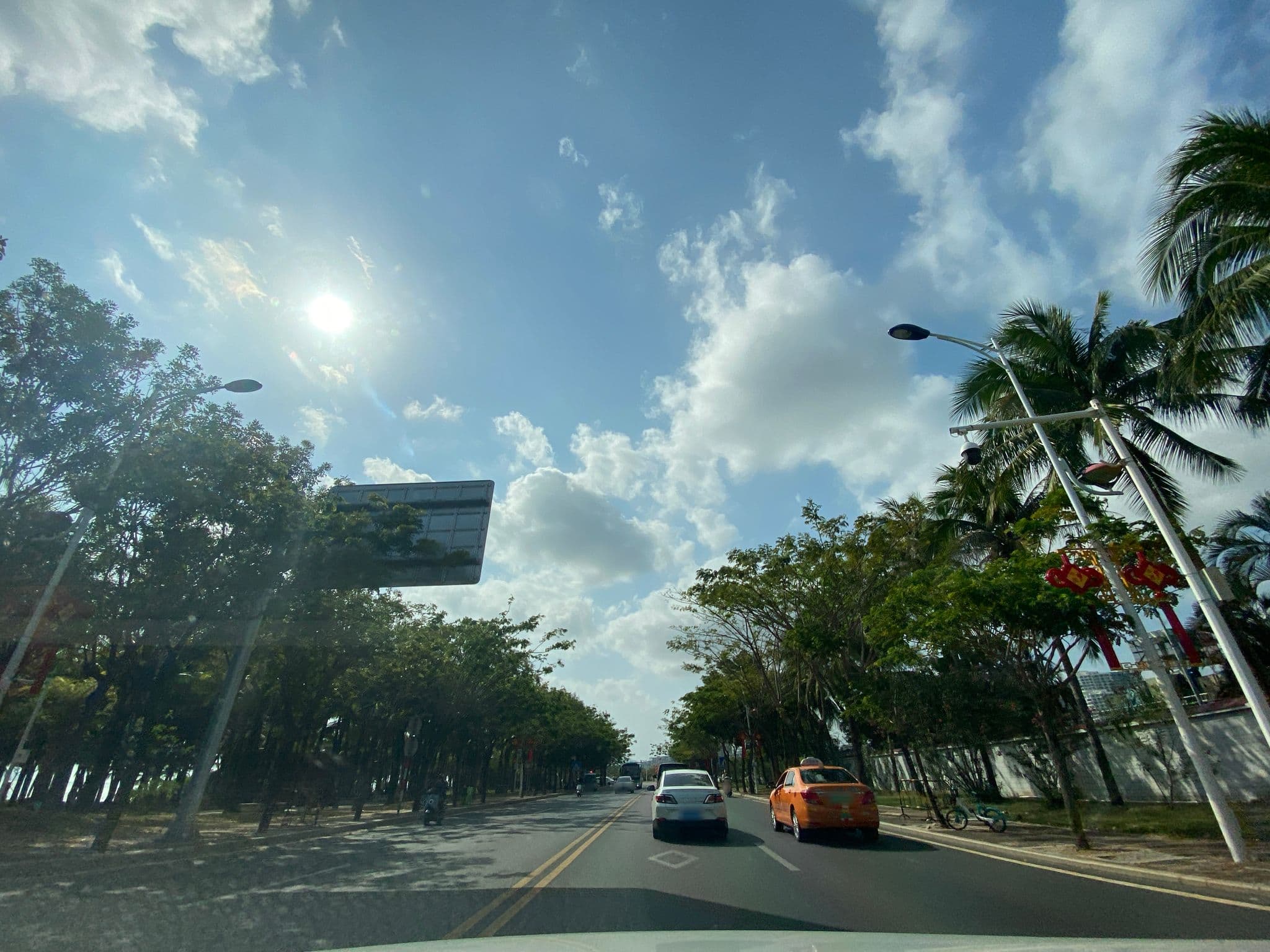Street view near 三亚瑞伦海景度假公寓, Sanya — © adirricor (CC BY-SA · Mapillary)