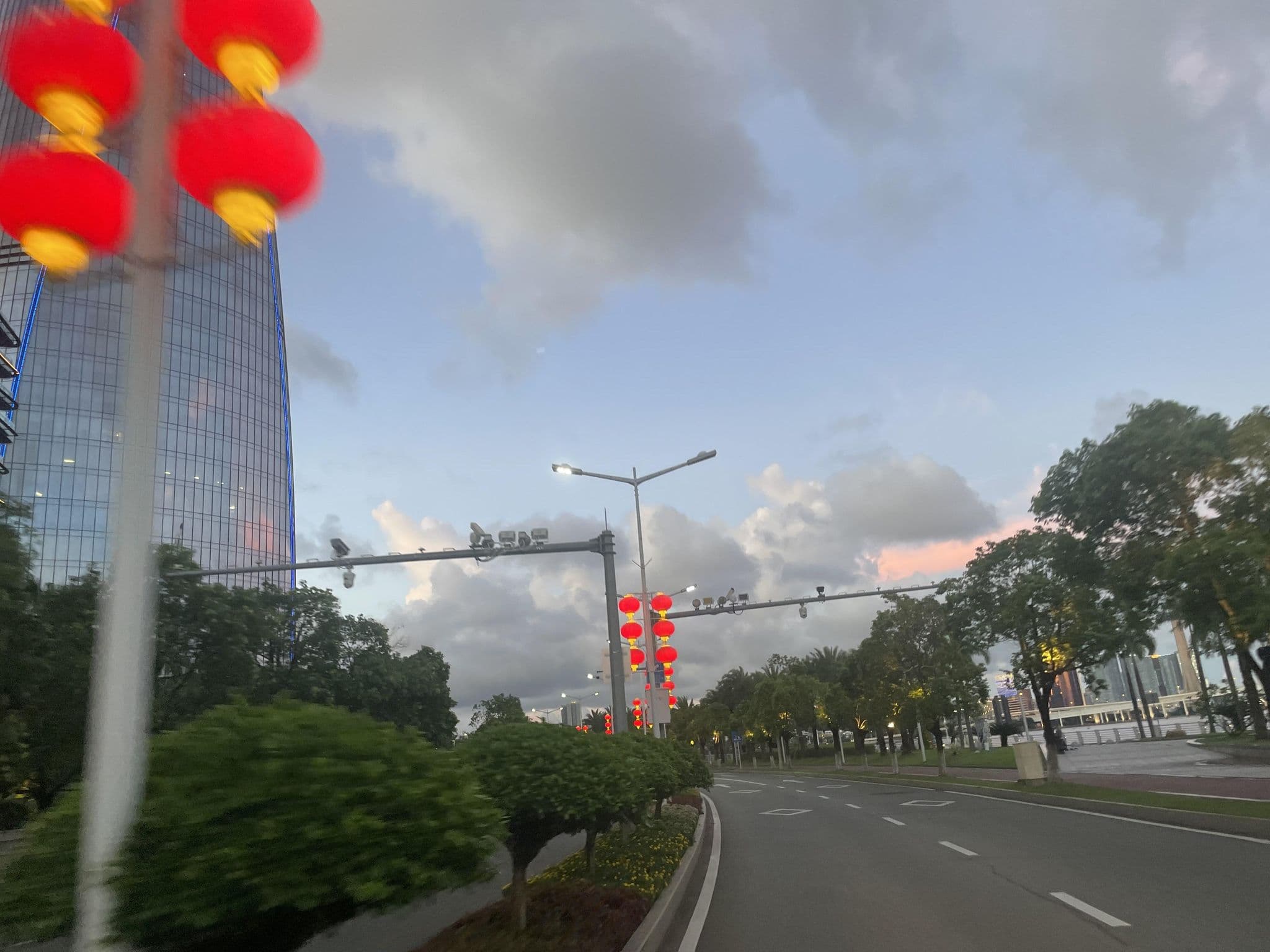Street view near Club Lounge, São Lourenço — © joaocsampayo (CC BY-SA · Mapillary)