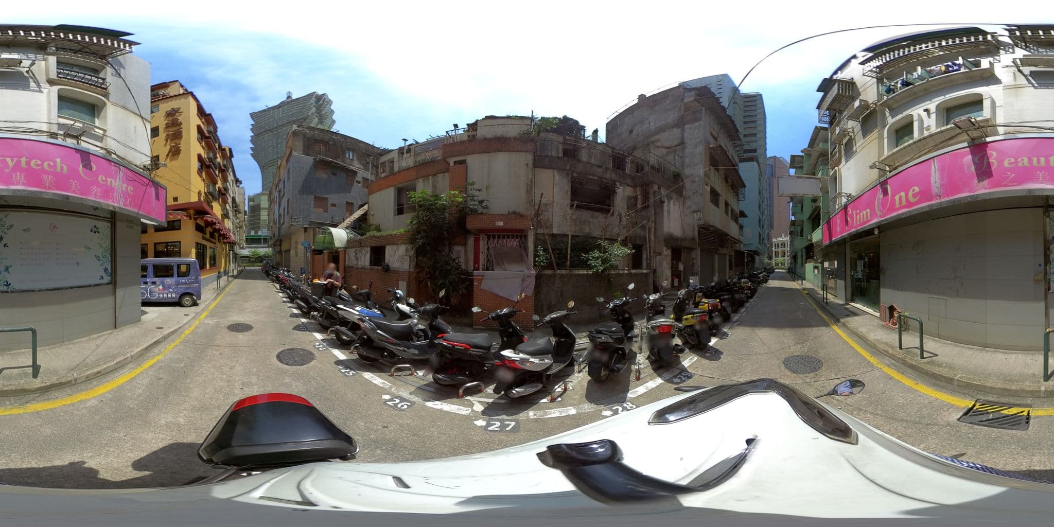 Street view near Happy family hotel, São Lourenço — © joaocsampayo (CC BY-SA · Mapillary)