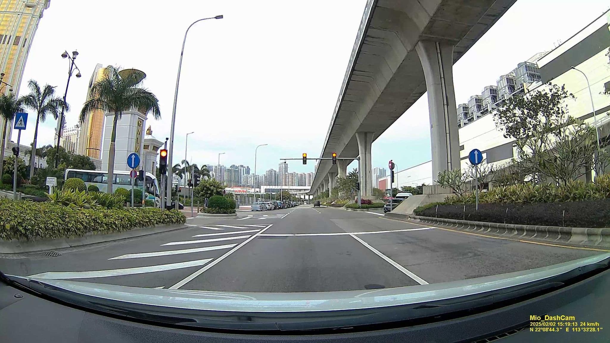 Street view near Banyan Tree Macau 澳門悦榕庄, São Lourenço — © hcyen (CC BY-SA · Mapillary)