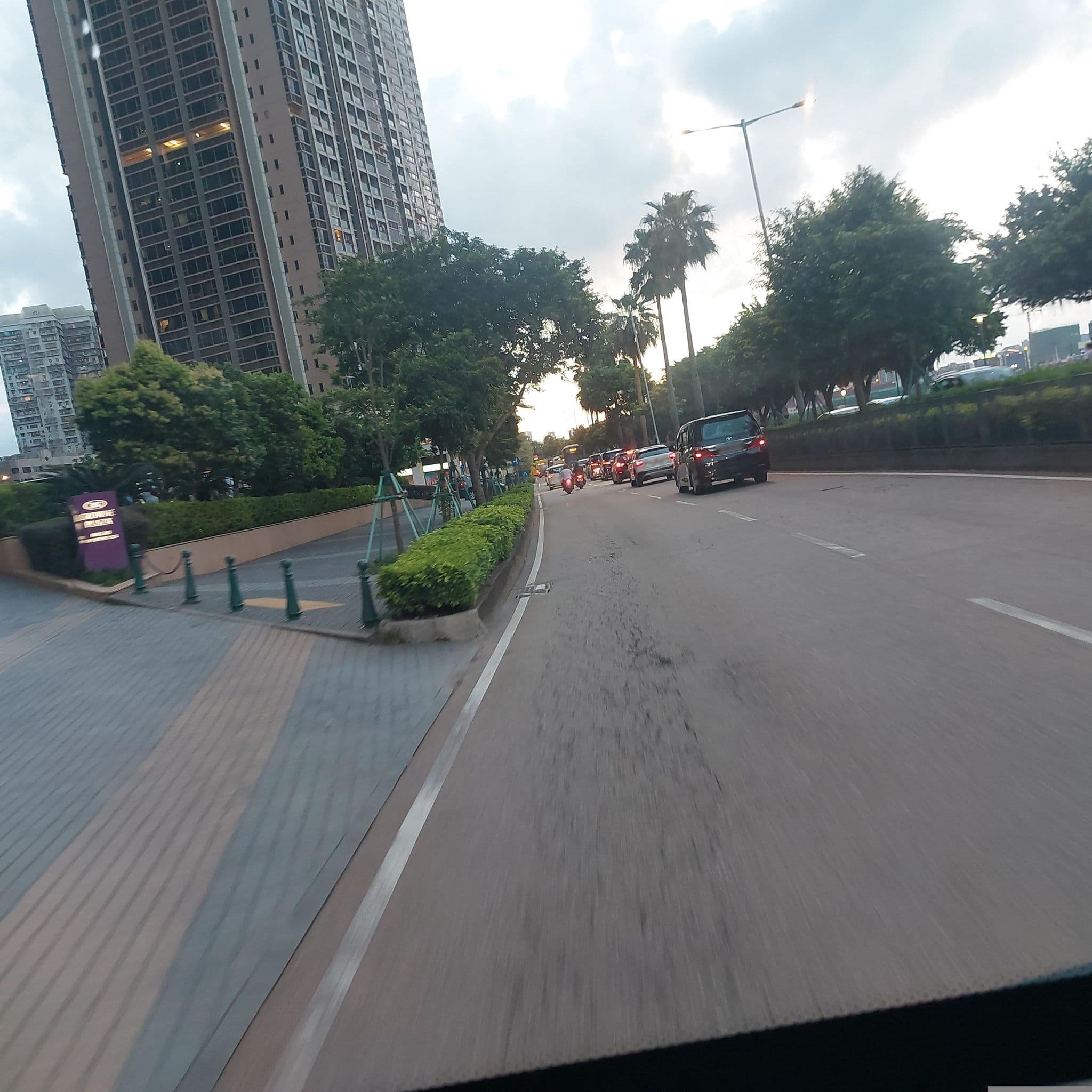 Street view near Crowne plaza pool, Nossa Senhora de Fátima — © illimited (CC BY-SA · Mapillary)