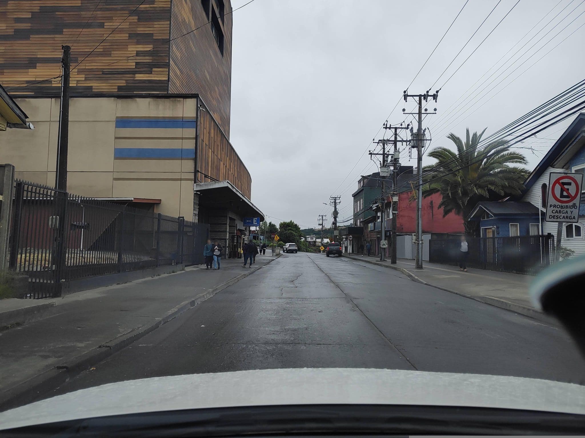 Street view near Hostal Cordillera, Castro — © andresduhour (CC BY-SA · Mapillary)