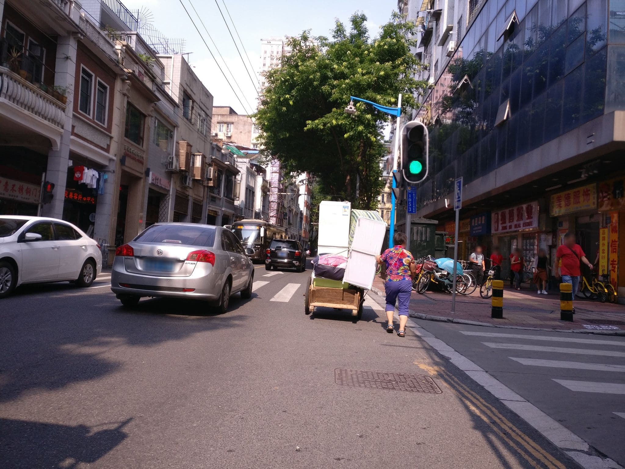 Street view near 广州锦源新立国际公寓, Guangzhou — © aleung (CC BY-SA · Mapillary)