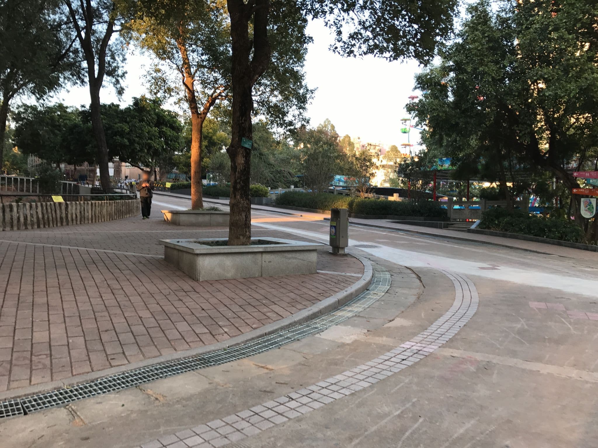 Street view near 七天连锁酒店(动物园总站店), Guangzhou — © yubin (CC BY-SA · Mapillary)