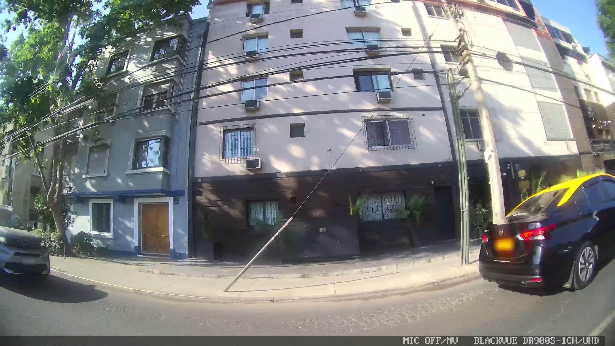 Street view near Hotel Parlamento, Santiago — © kaart_1 (CC BY-SA · Mapillary)
