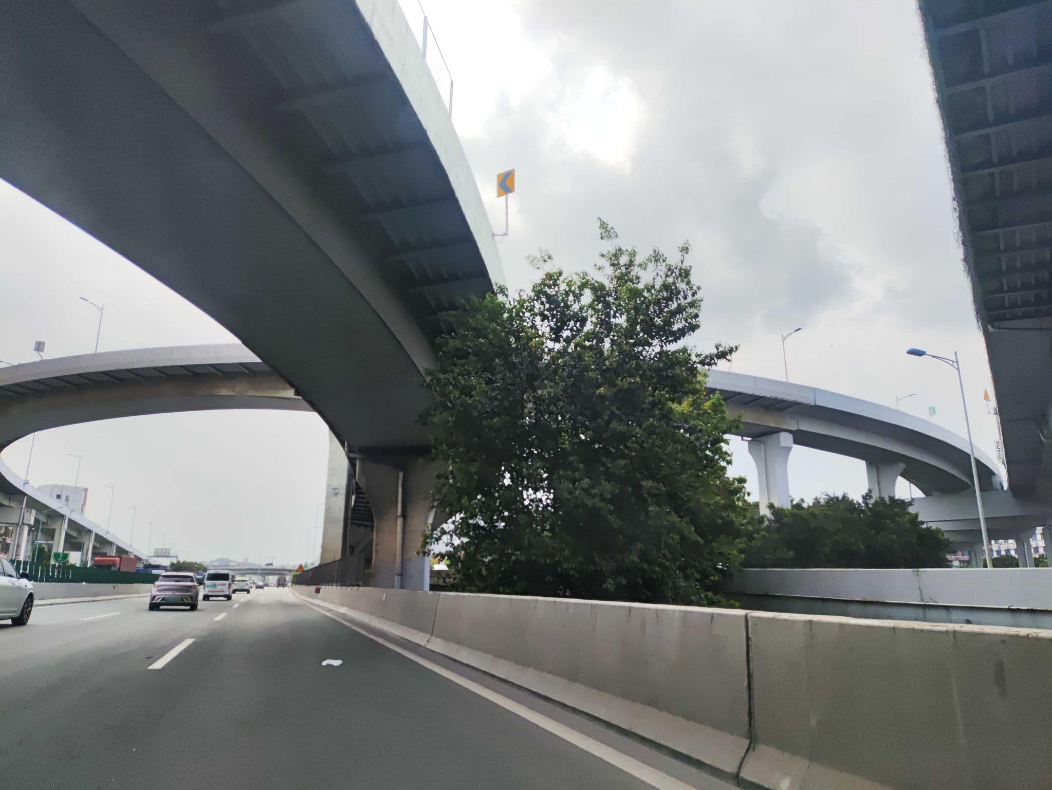Street view near 飞龙宾馆, Guangzhou — © Segment3464 (CC BY-SA · Mapillary)