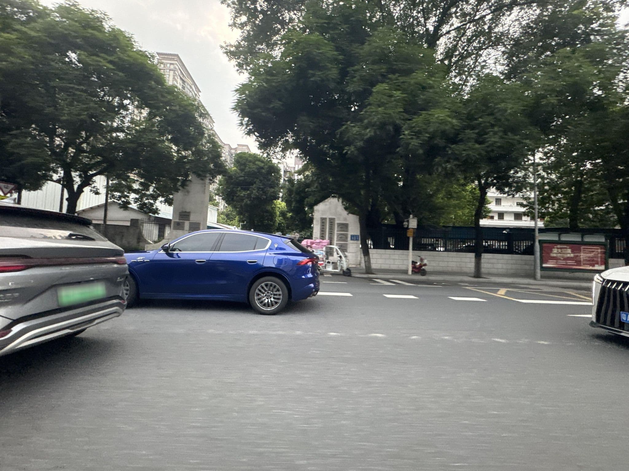 Street view near 城家公寓酒店 Cjia Aparthotel, Guangzhou — © filipb (CC BY-SA · Mapillary)