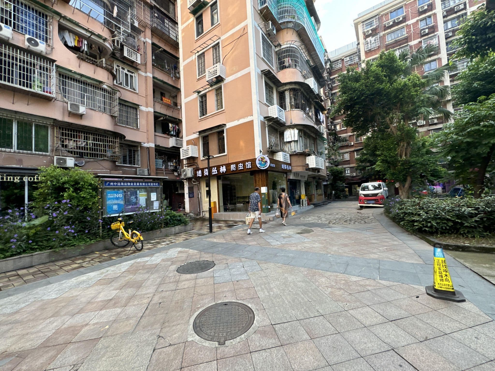 Street view near 广州圣丰索菲得大酒店, Guangzhou — © filipb (CC BY-SA · Mapillary)