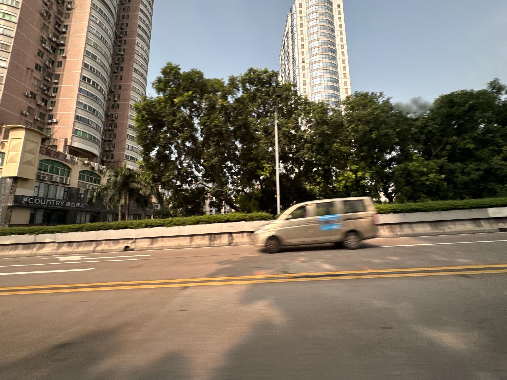 Street view near Walking Hostel 广州行走的家青年旅舍, Guangzhou — © filipb (CC BY-SA · Mapillary)
