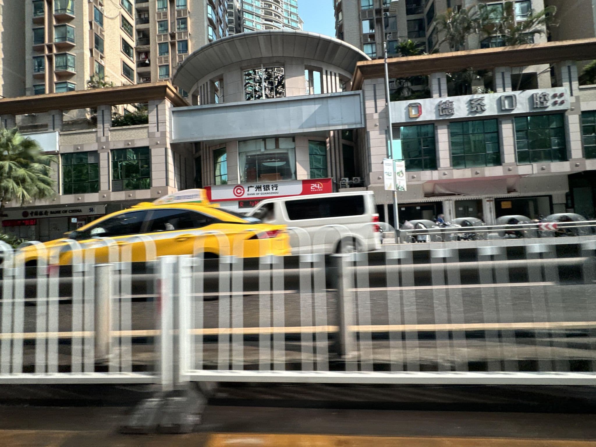 Street view near Golden Grain Hotel, Guangzhou — © filipb (CC BY-SA · Mapillary)